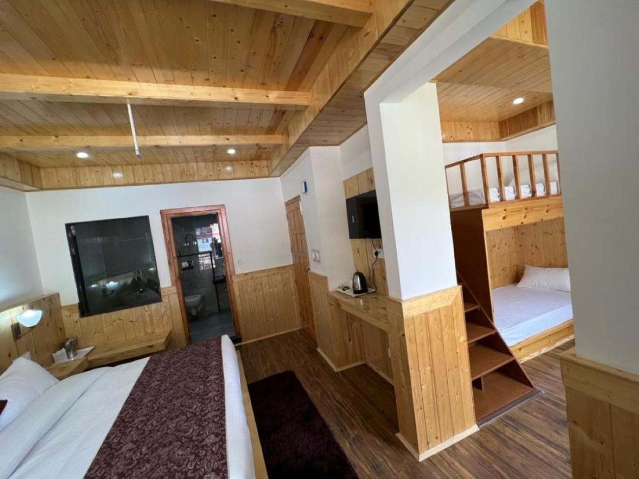 Sakura Palace 3*