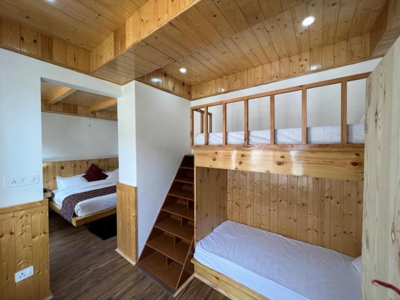 Sakura Palace Hotel Manali (Himachal Pradesh)