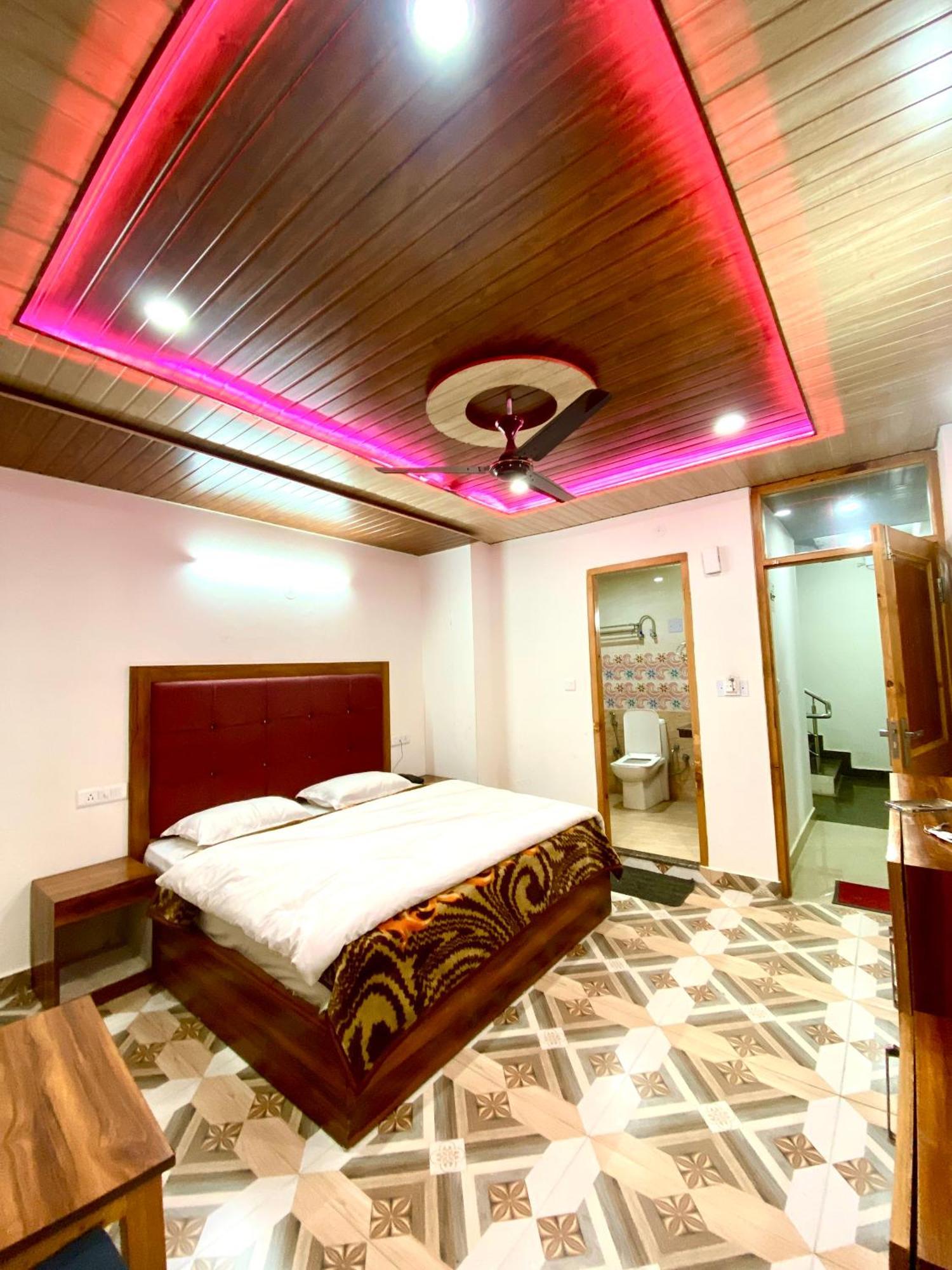 Kst Near Mall Road Bed & Breakfast Manali (Himachal Pradesh)
