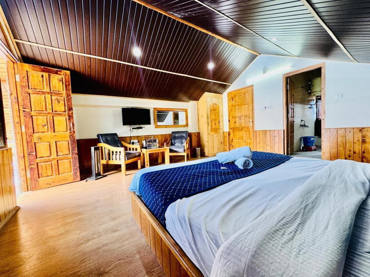 Hotel Rv & - The Silken #royal View #near Mall