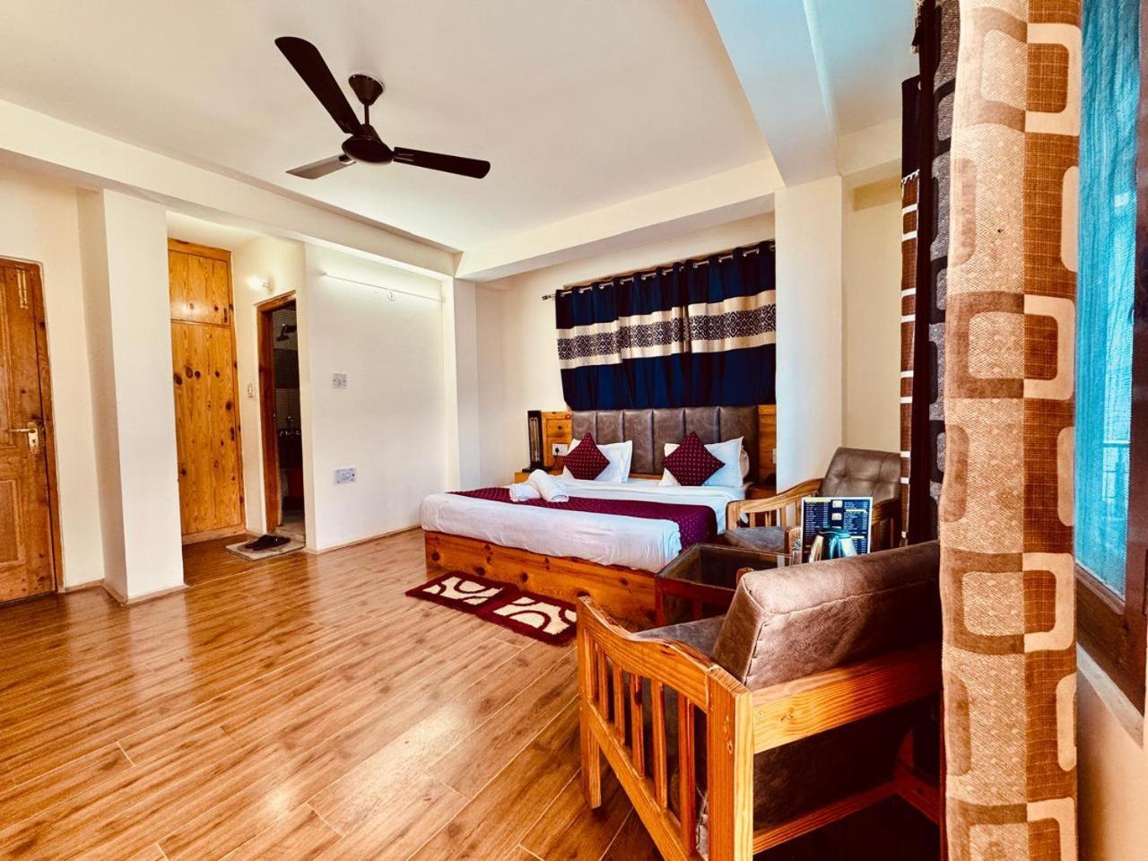 Hotel Rv & - The Silken #royal View #near Mall
