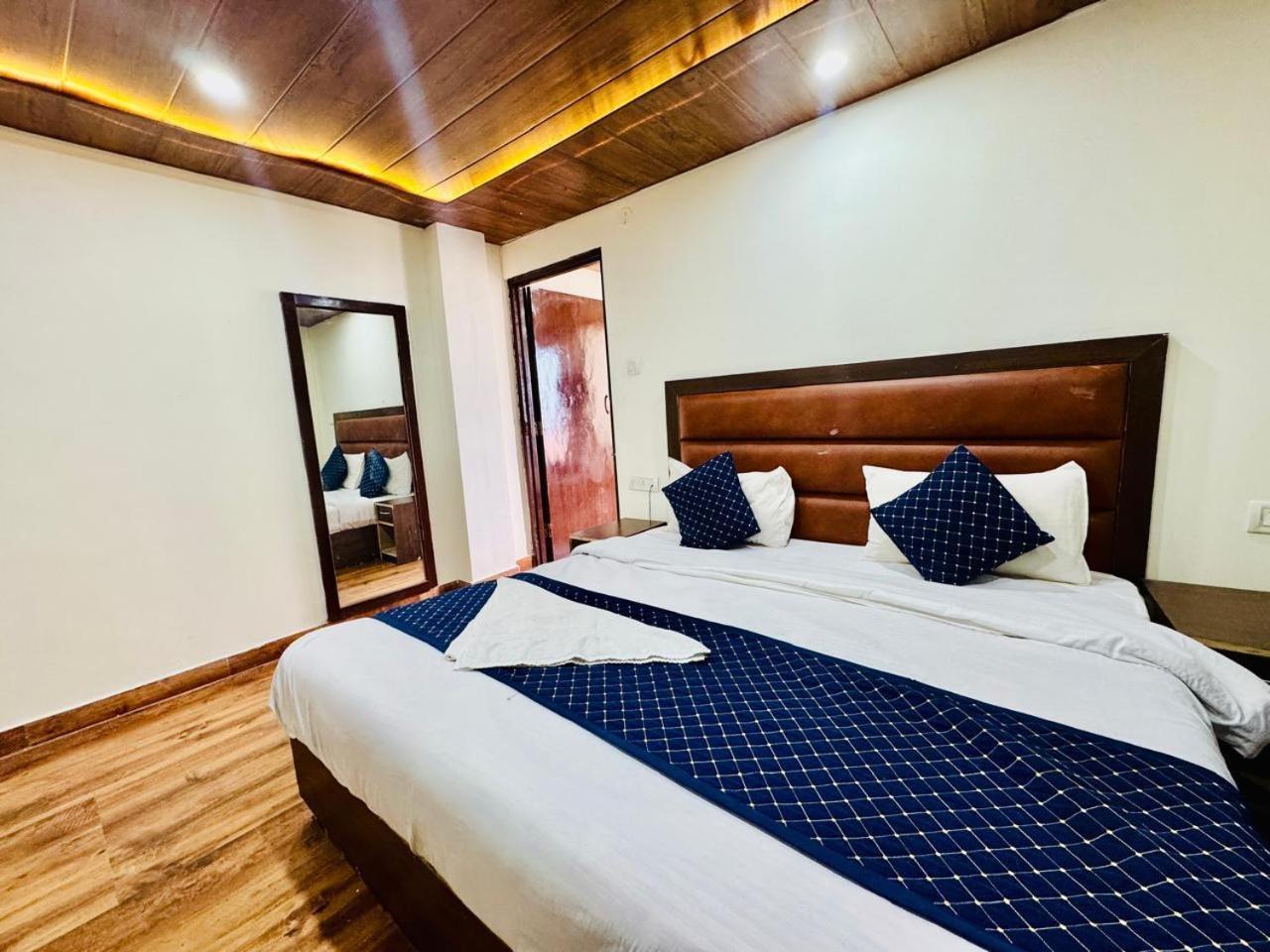 Rv & - The Silken #royal View #near Mall Hotel Manali (Himachal Pradesh)