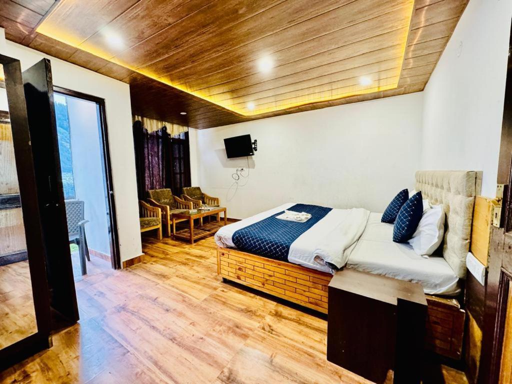 Hotel Rv & - The Silken #royal View #near Mall 3*