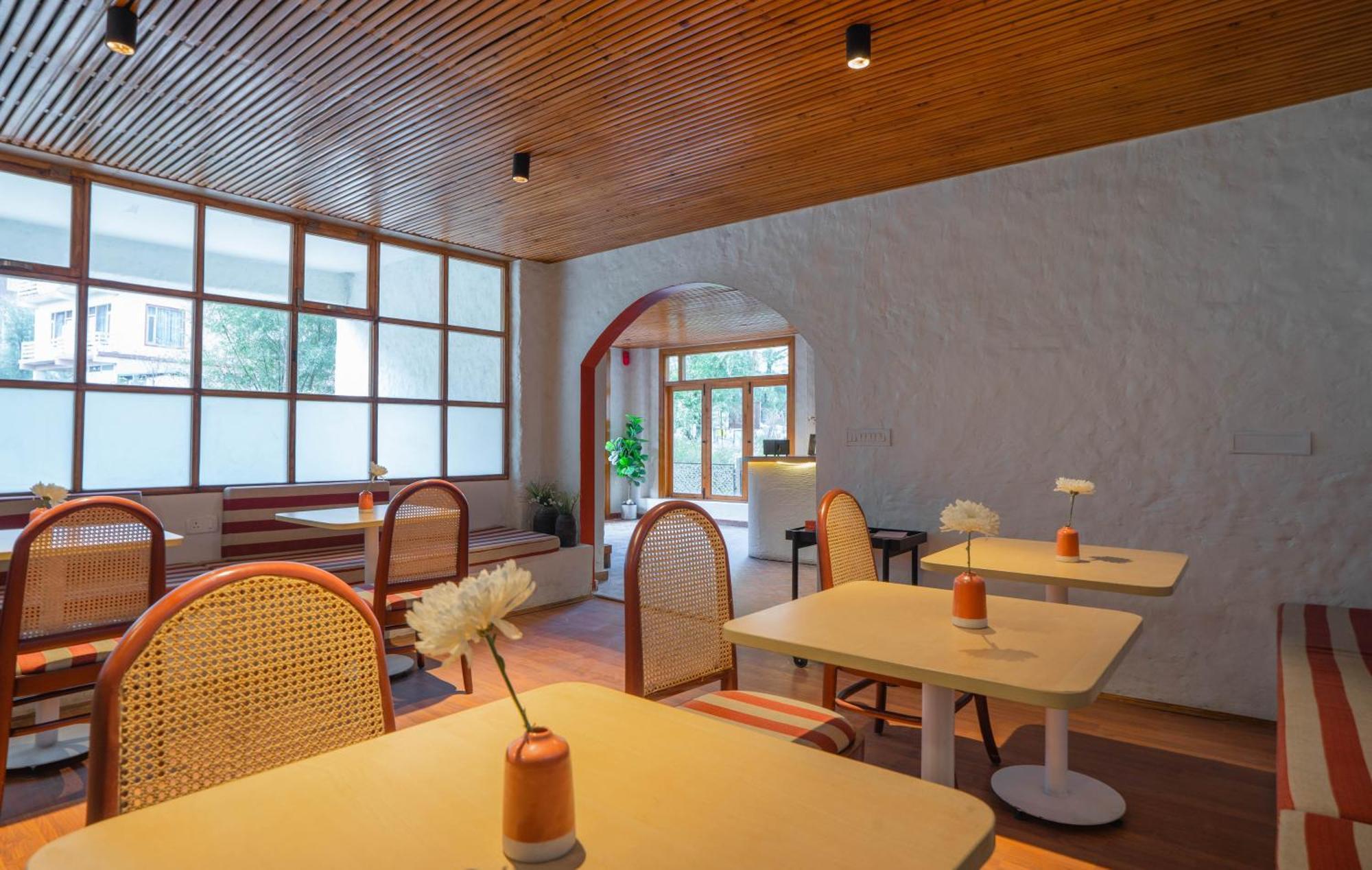 Hotel Standout Manali (Himachal Pradesh)