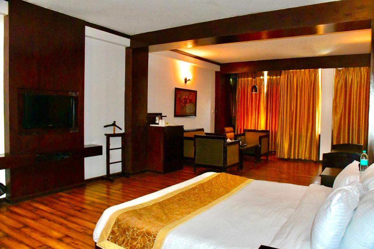 The Whispering And Bar Hotel Manali (Himachal Pradesh)
