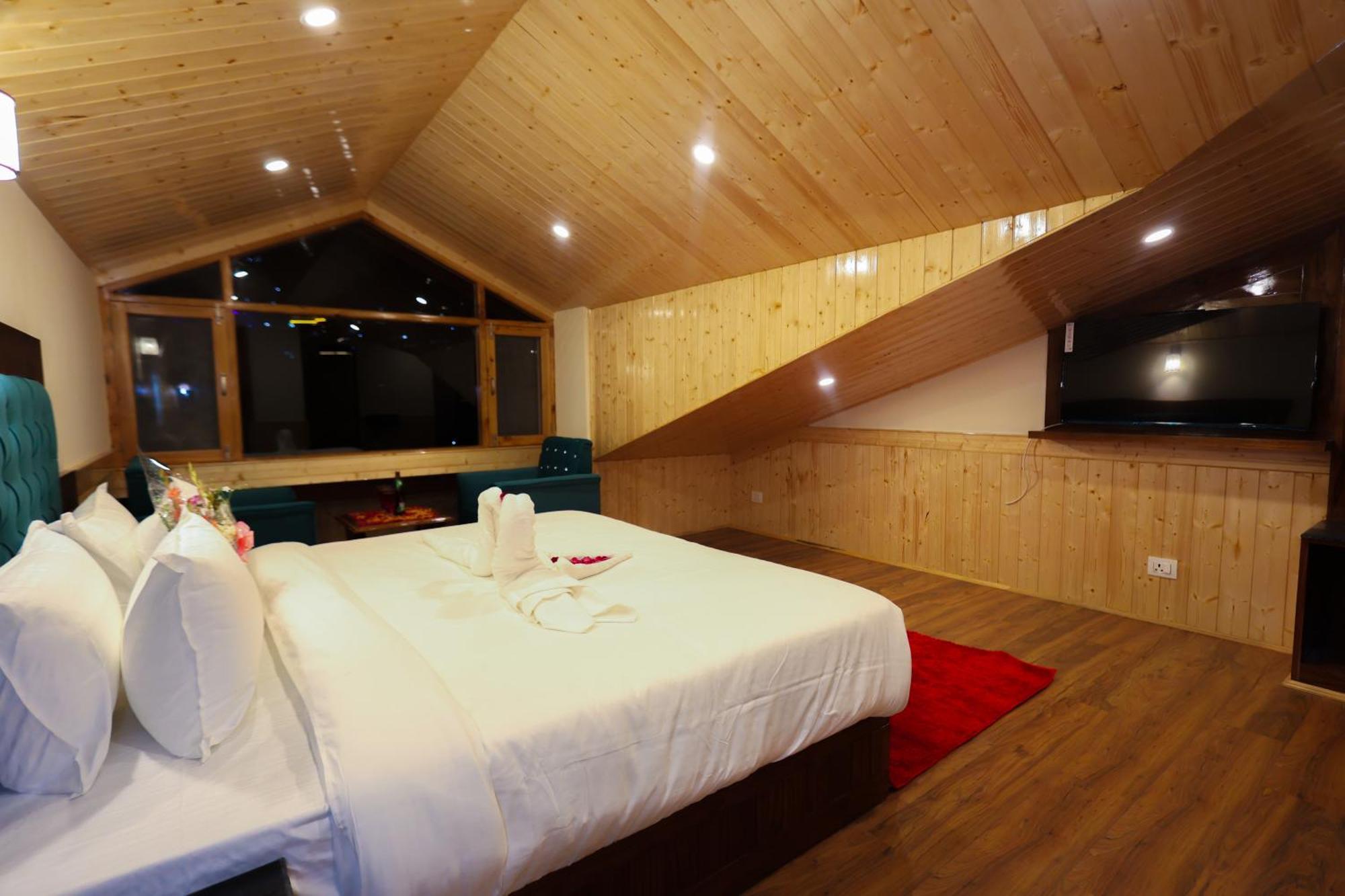 Heaven Hidden Old Hotel 4*