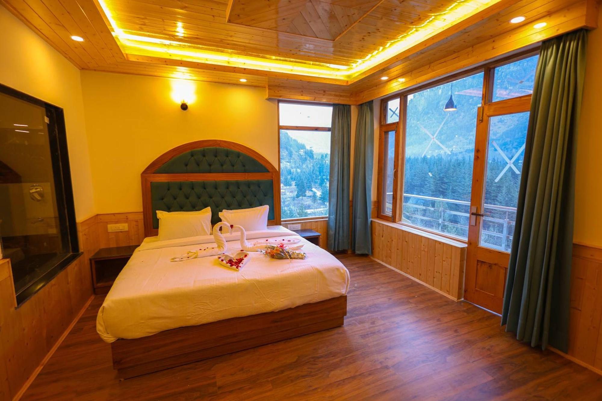 Heaven Hidden Old Hotel Manali (Himachal Pradesh)