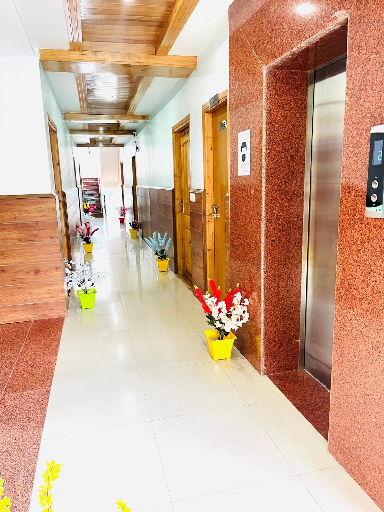 The Vista Legacy Resort, - #near Mall Road #centrally Heated & Air Cooled #big Parking #best Selling #premium #luxury Collection #open Terrace #lift #playing Zone #property Of The Year Hotel 4*