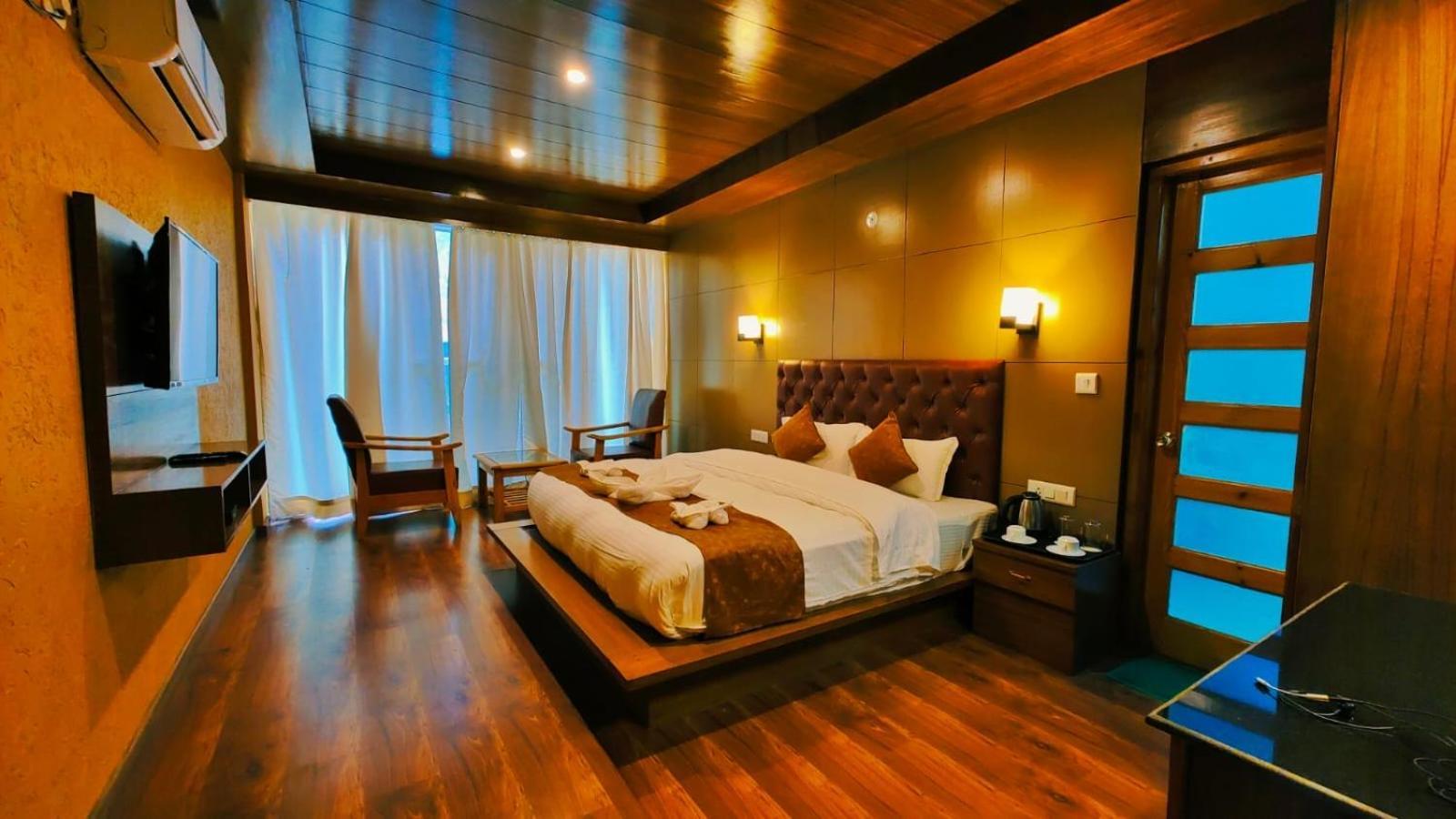 The Vista Legacy Resort, - #near Mall Road #centrally Heated & Air Cooled #big Parking #best Selling #premium #luxury Collection #open Terrace #lift #playing Zone #property Of The Year Hotel 4*