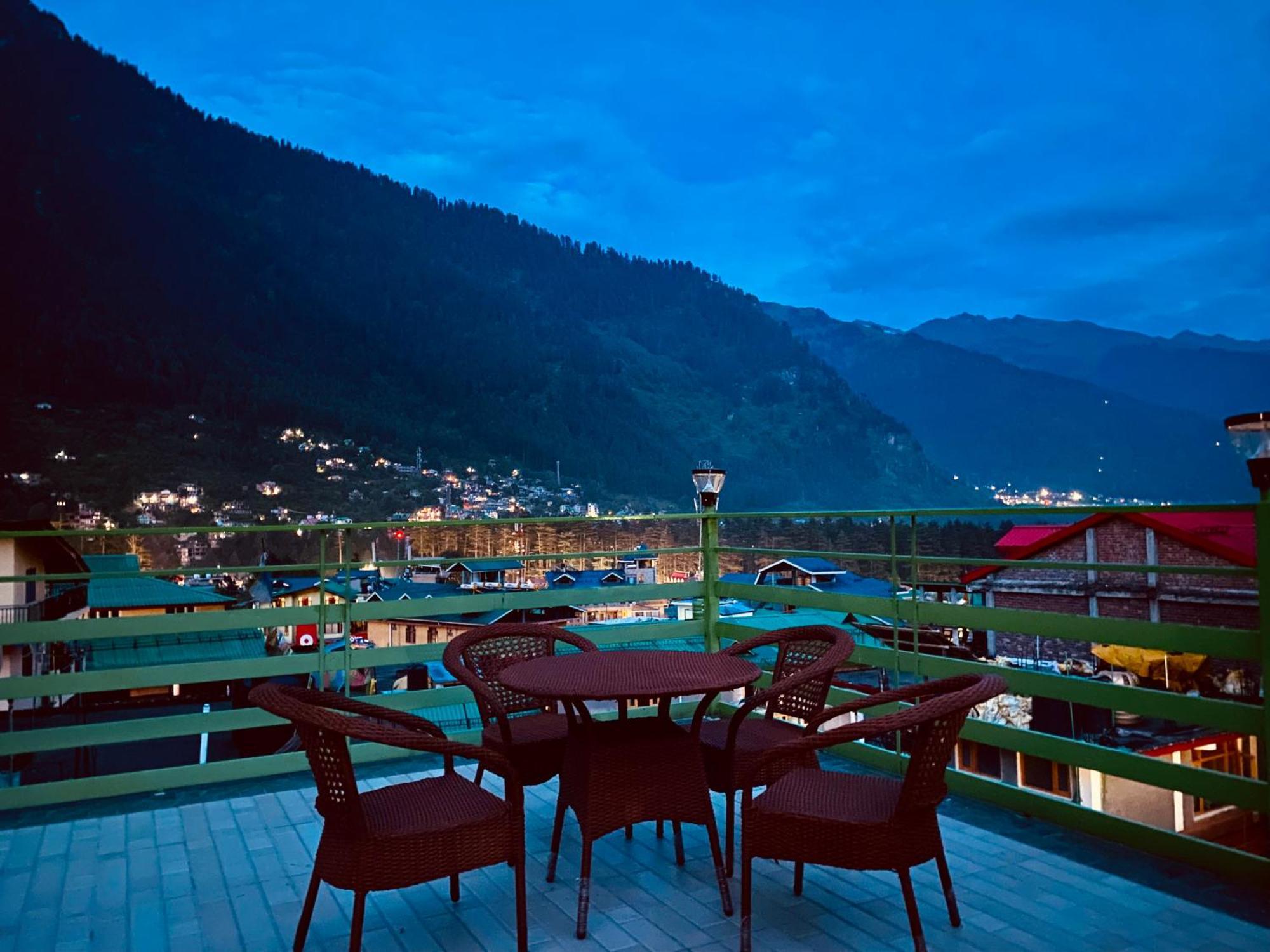 The Vista Legacy Resort, - #near Mall Road #centrally Heated & Air Cooled #big Parking #best Selling #premium #luxury Collection #open Terrace #lift #playing Zone #property Of The Year