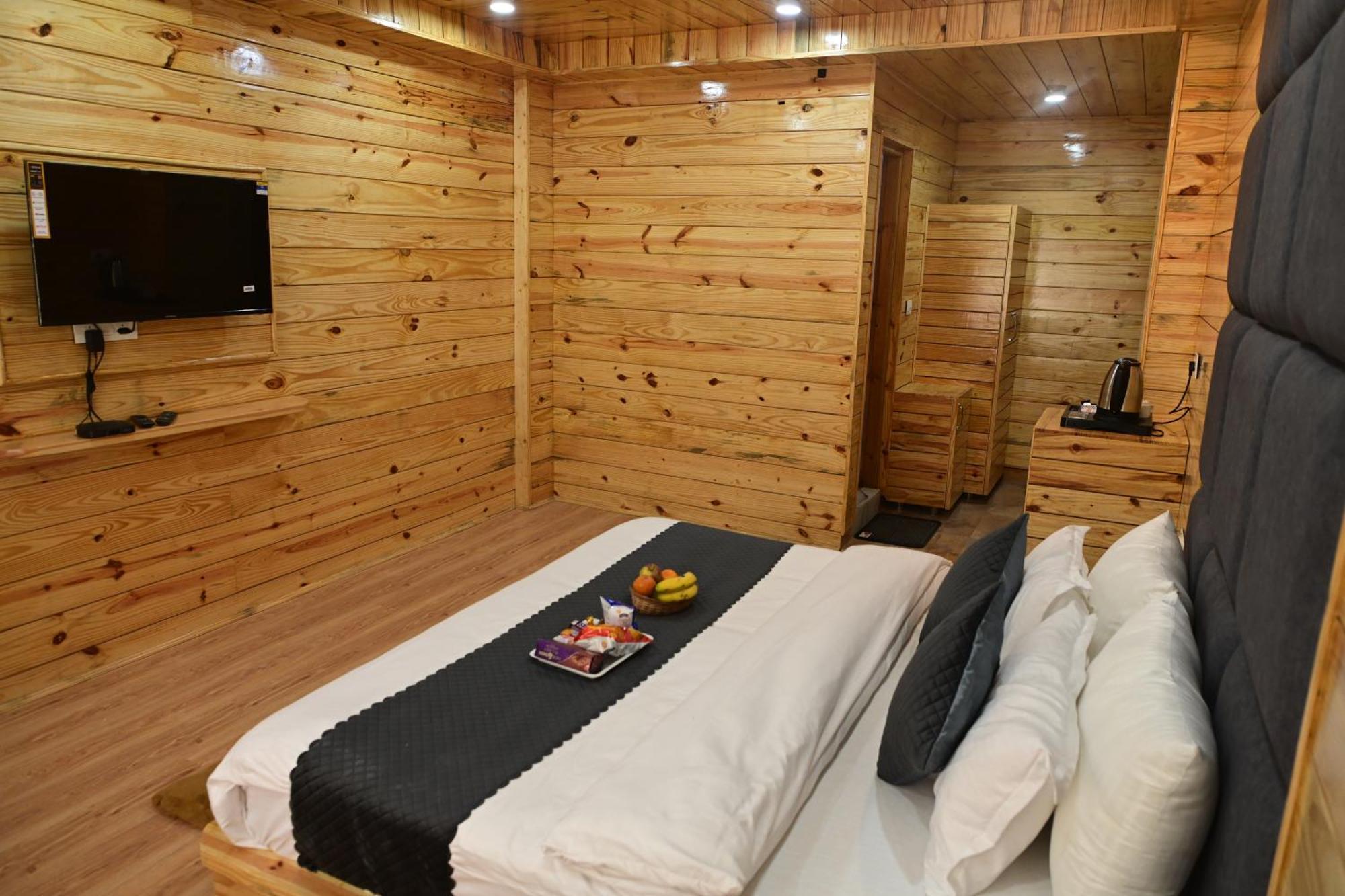 Valley Of Sublime!!! Nirvana Hills!!! A Family With Roof Lounge And Restaurants Hotel Manali (Himachal Pradesh)