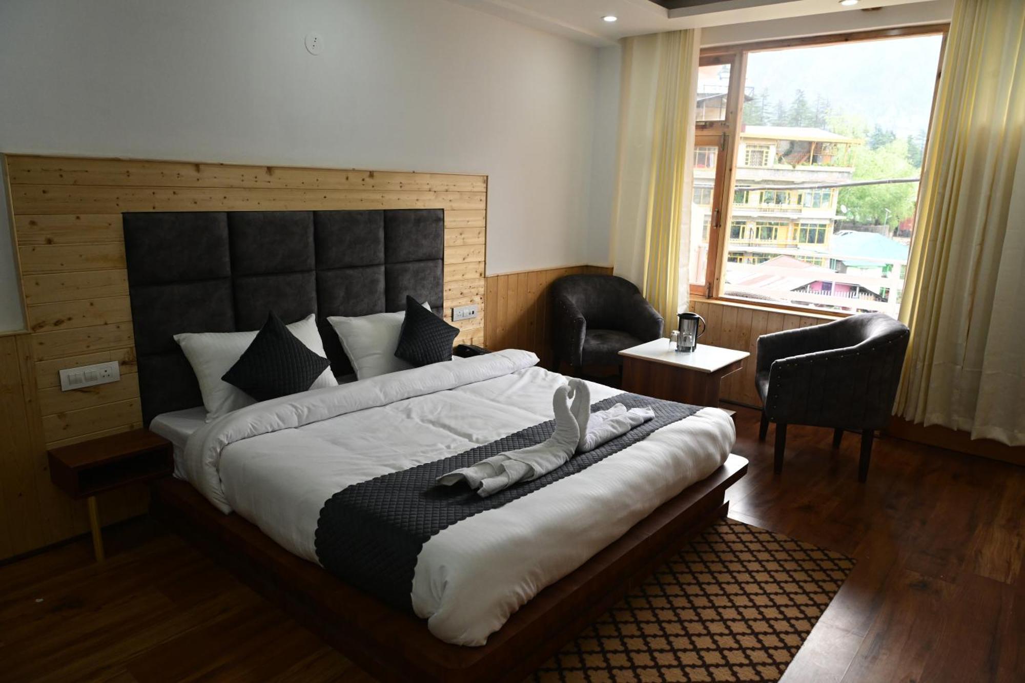 Hotel Valley Of Sublime!!! Nirvana Hills!!! A Family With Roof Lounge And Restaurants