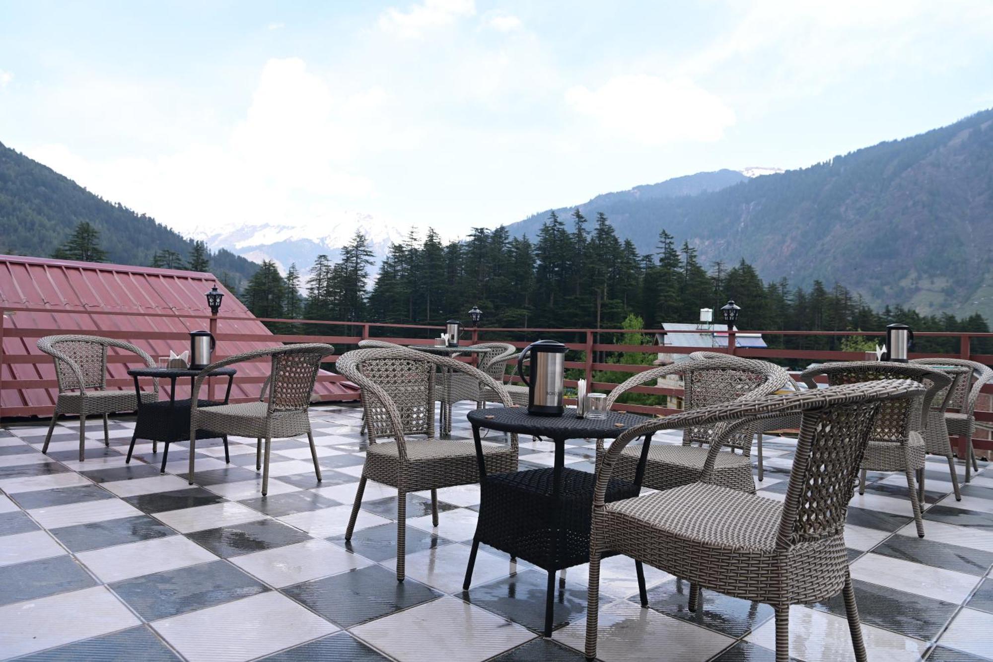 Valley Of Sublime!!! Nirvana Hills!!! A Family With Roof Lounge And Restaurants Hotel Manali (Himachal Pradesh)