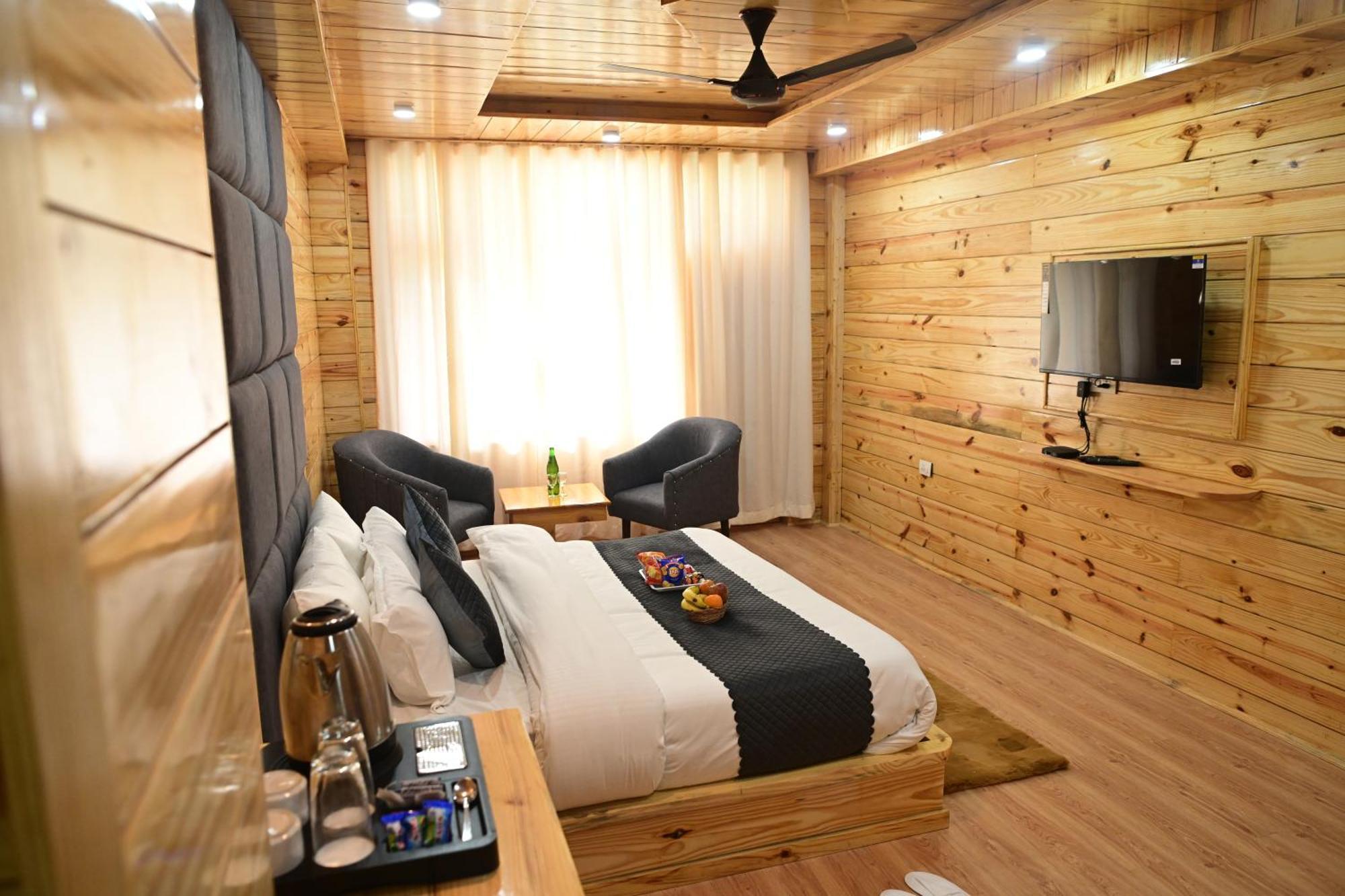 Valley Of Sublime!!! Nirvana Hills!!! A Family With Roof Lounge And Restaurants Hotel Manali (Himachal Pradesh)