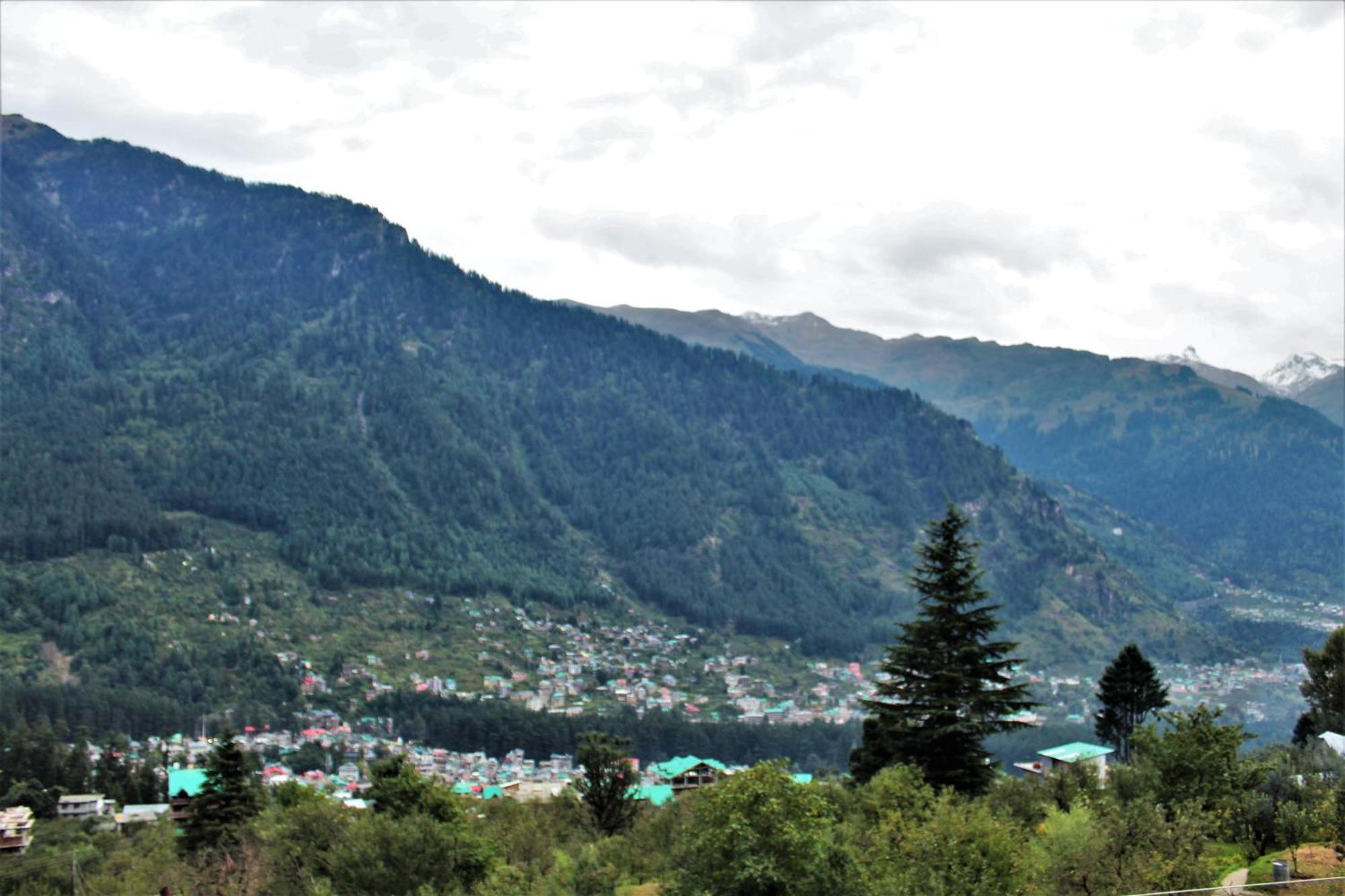 Valley Of Sublime!!! Nirvana Hills!!! A Family With Roof Lounge And Restaurants Hotel Manali (Himachal Pradesh)