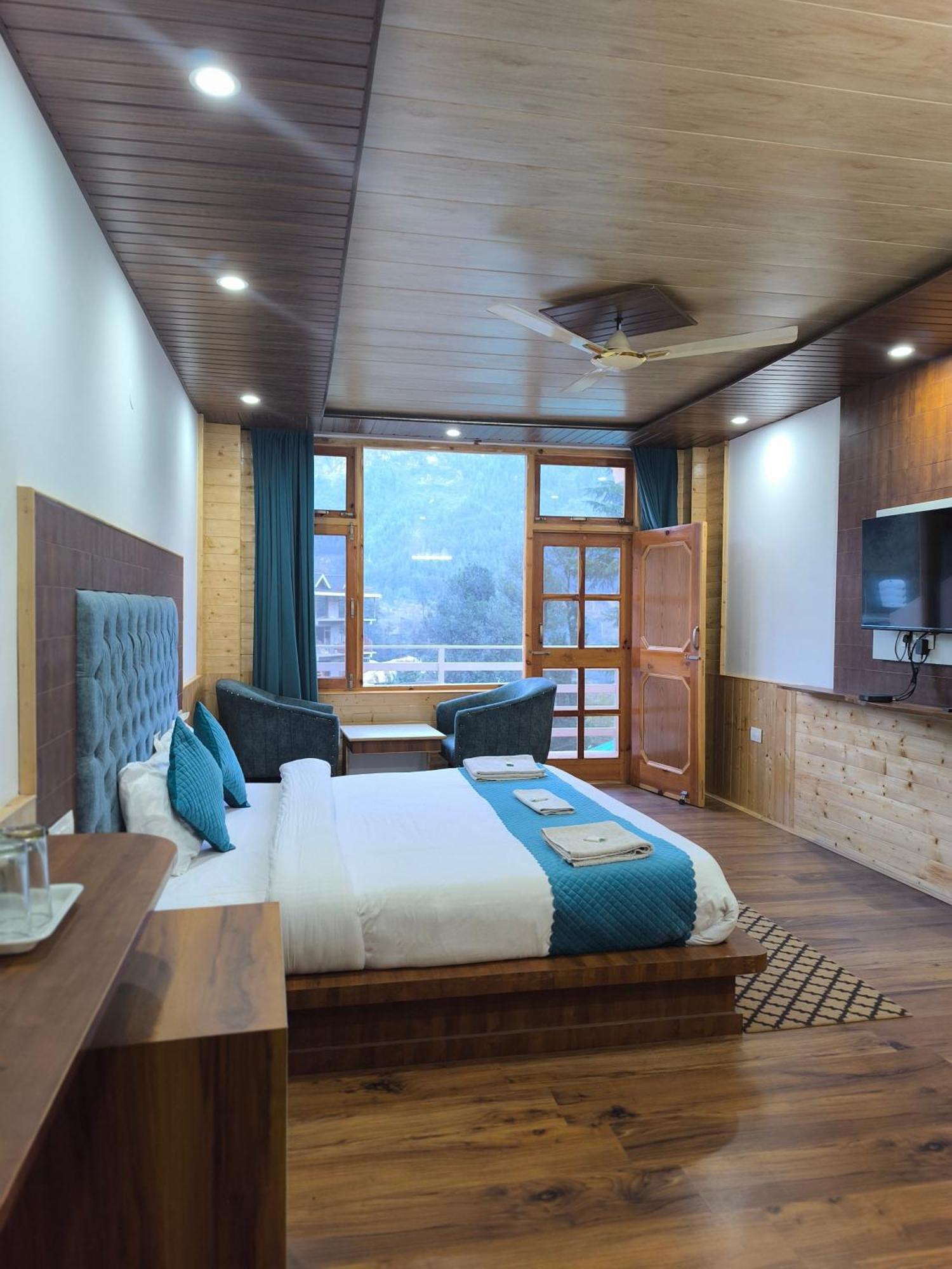 Valley Of Sublime!!! Nirvana Hills!!! A Family With Roof Lounge And Restaurants Hotel *