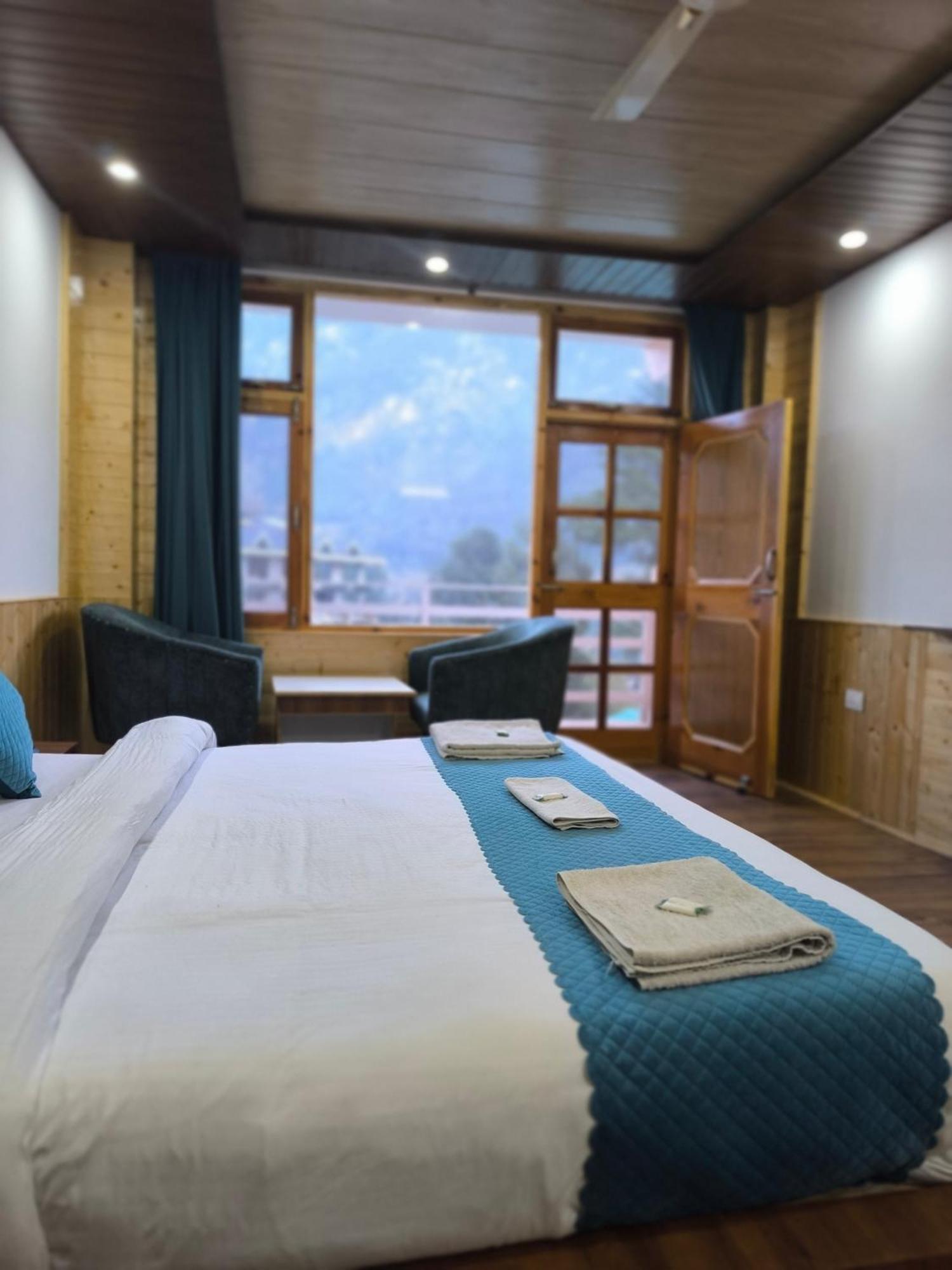Hotel Valley Of Sublime!!! Nirvana Hills!!! A Family With Roof Lounge And Restaurants *