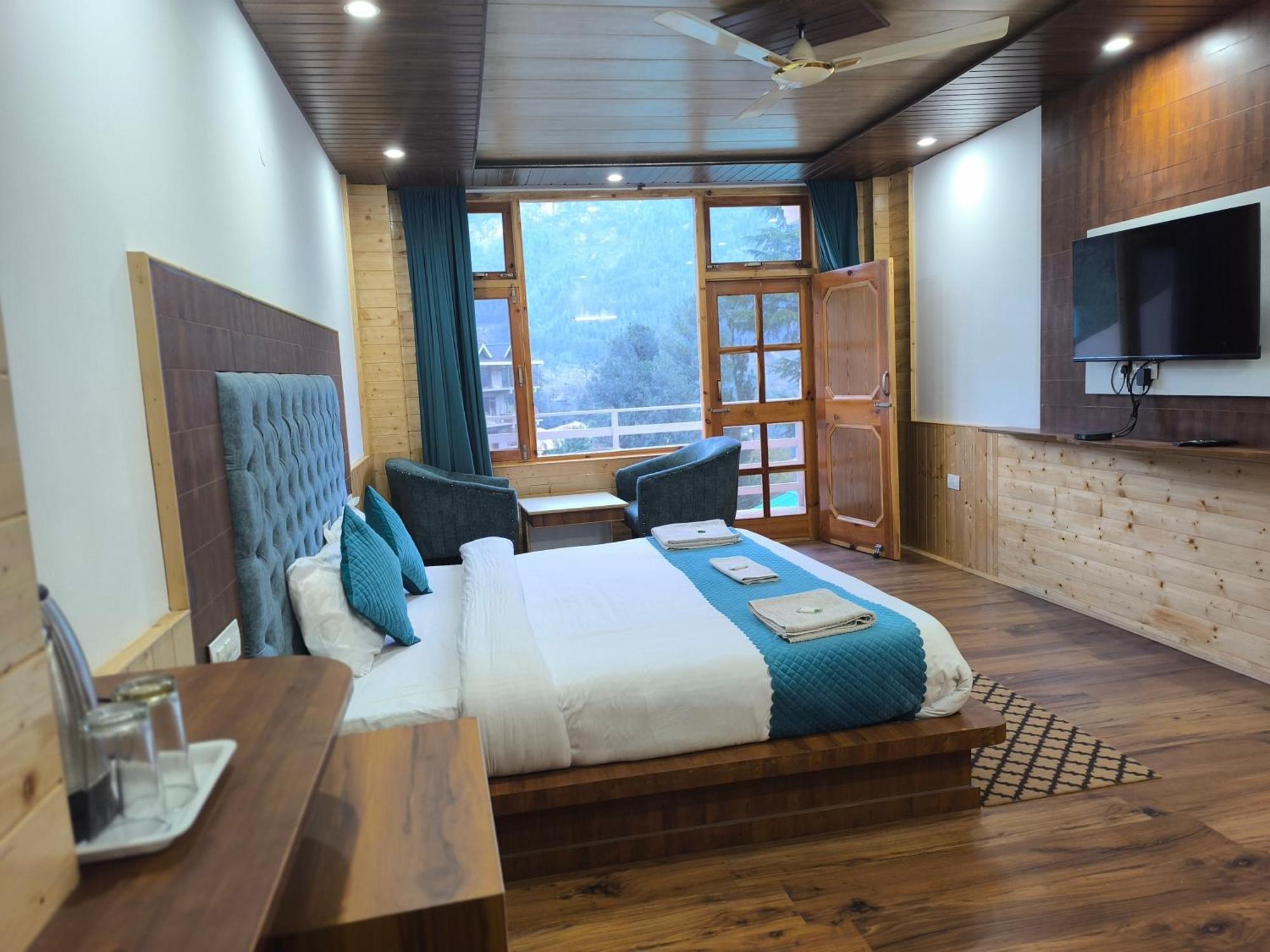 Hotel Valley Of Sublime!!! Nirvana Hills!!! A Family With Roof Lounge And Restaurants