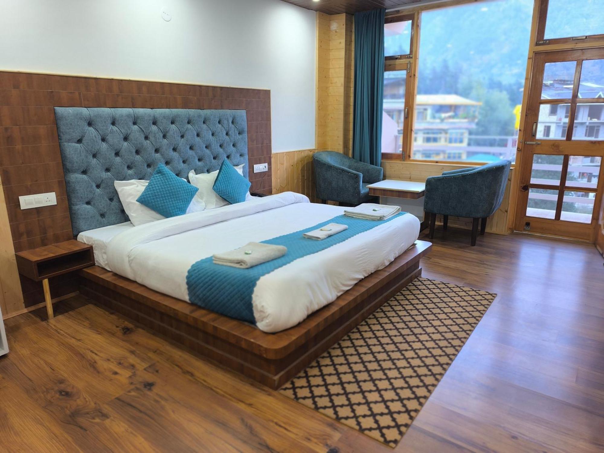 Valley Of Sublime!!! Nirvana Hills!!! A Family With Roof Lounge And Restaurants Manali (Himachal Pradesh)