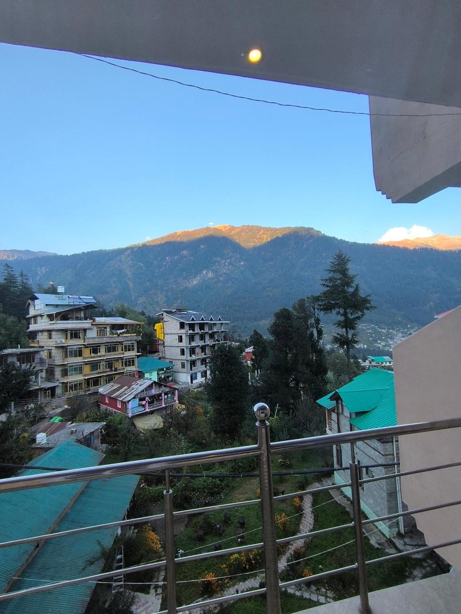 Valley Of Sublime!!! Nirvana Hills!!! A Family With Roof Lounge And Restaurants Hotel *