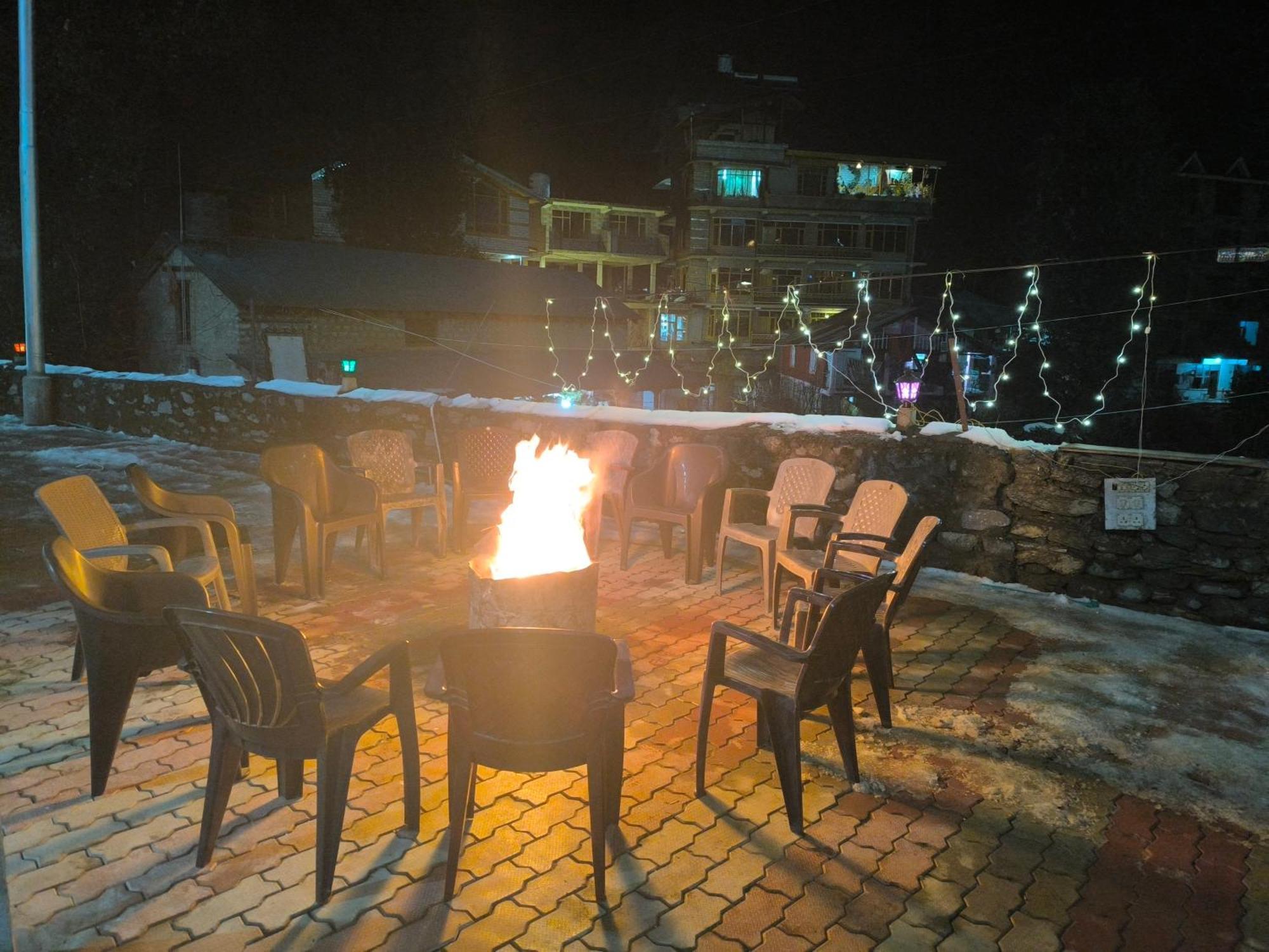 Valley Of Sublime!!! Nirvana Hills!!! A Family With Roof Lounge And Restaurants *