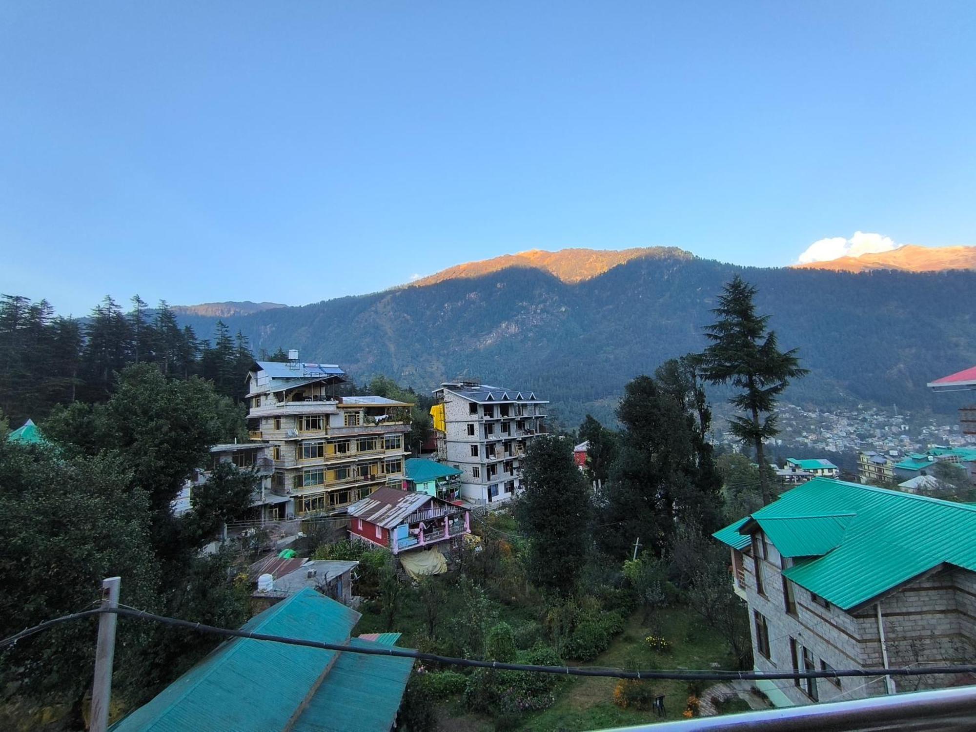 Valley Of Sublime!!! Nirvana Hills!!! A Family With Roof Lounge And Restaurants Manali (Himachal Pradesh)