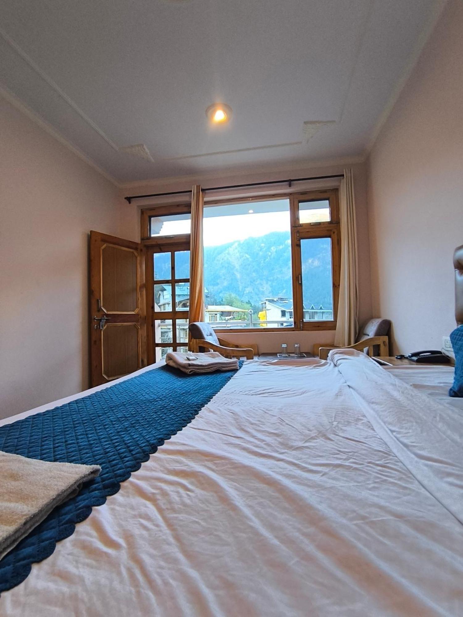 Hotel Valley Of Sublime!!! Nirvana Hills!!! A Family With Roof Lounge And Restaurants *