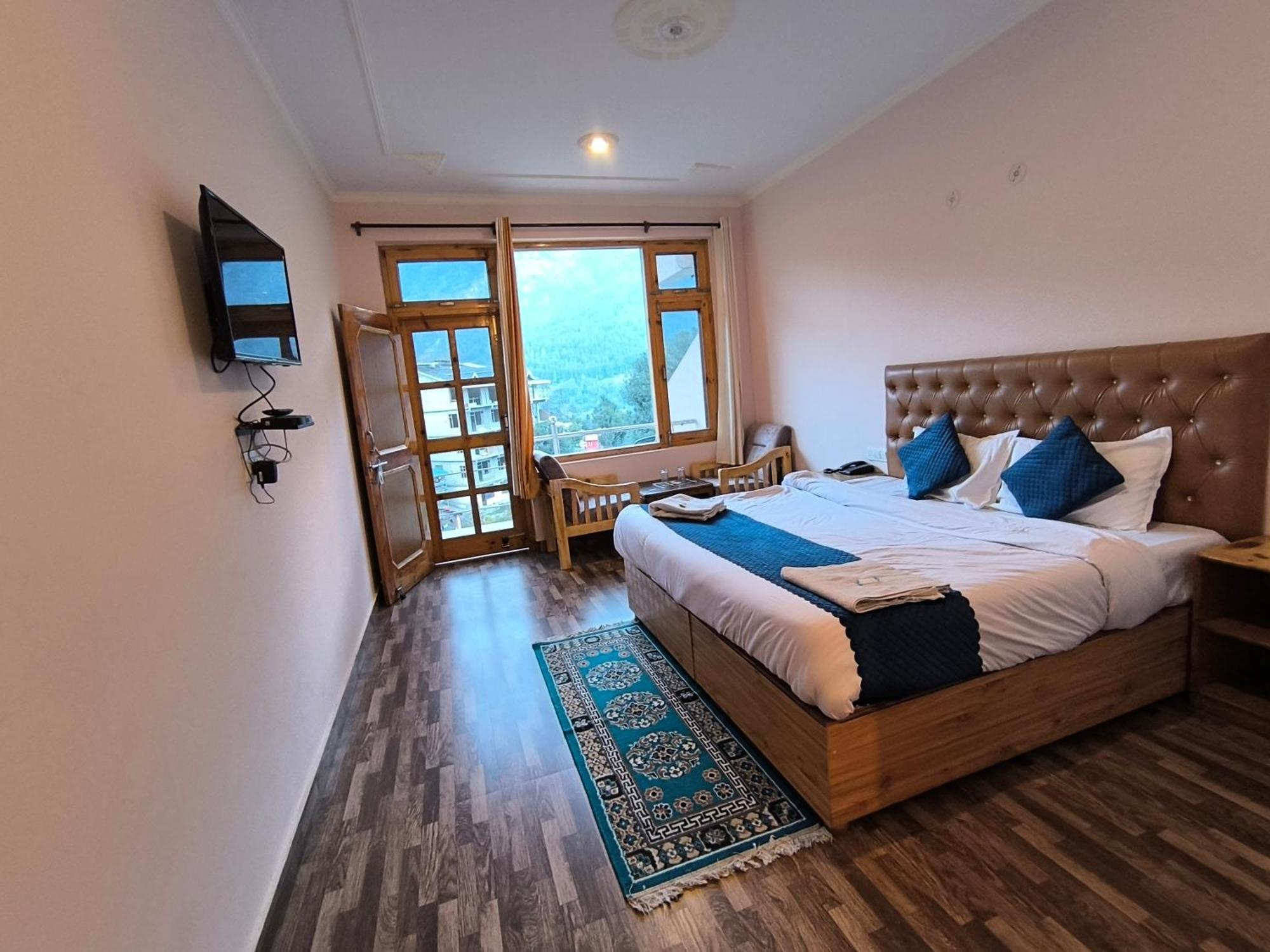 Valley Of Sublime!!! Nirvana Hills!!! A Family With Roof Lounge And Restaurants Hotel Manali (Himachal Pradesh)