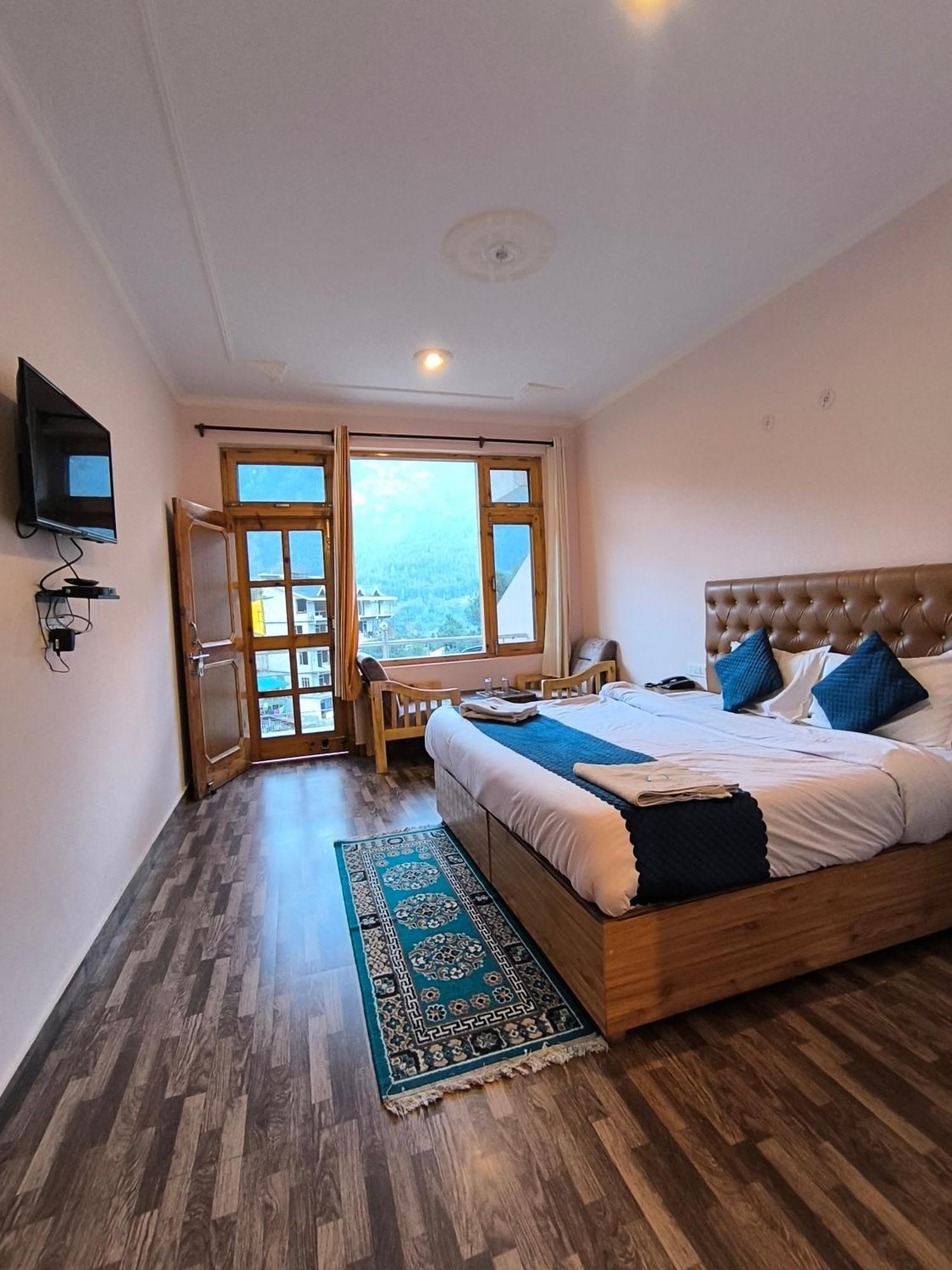 Valley Of Sublime!!! Nirvana Hills!!! A Family With Roof Lounge And Restaurants Manali (Himachal Pradesh)
