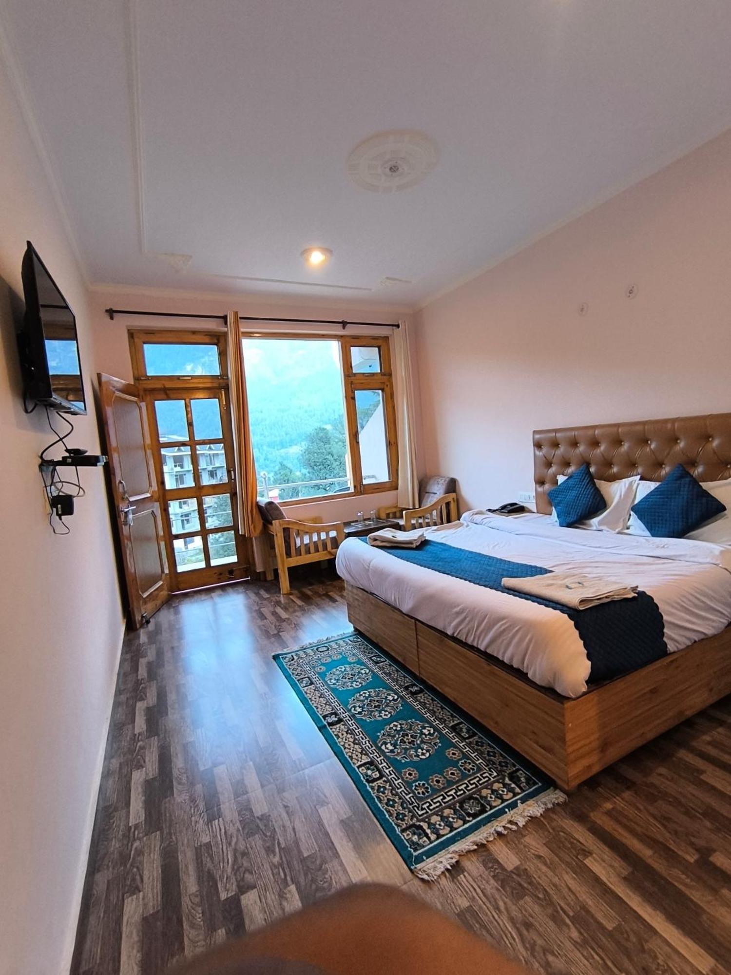 Hotel Valley Of Sublime!!! Nirvana Hills!!! A Family With Roof Lounge And Restaurants