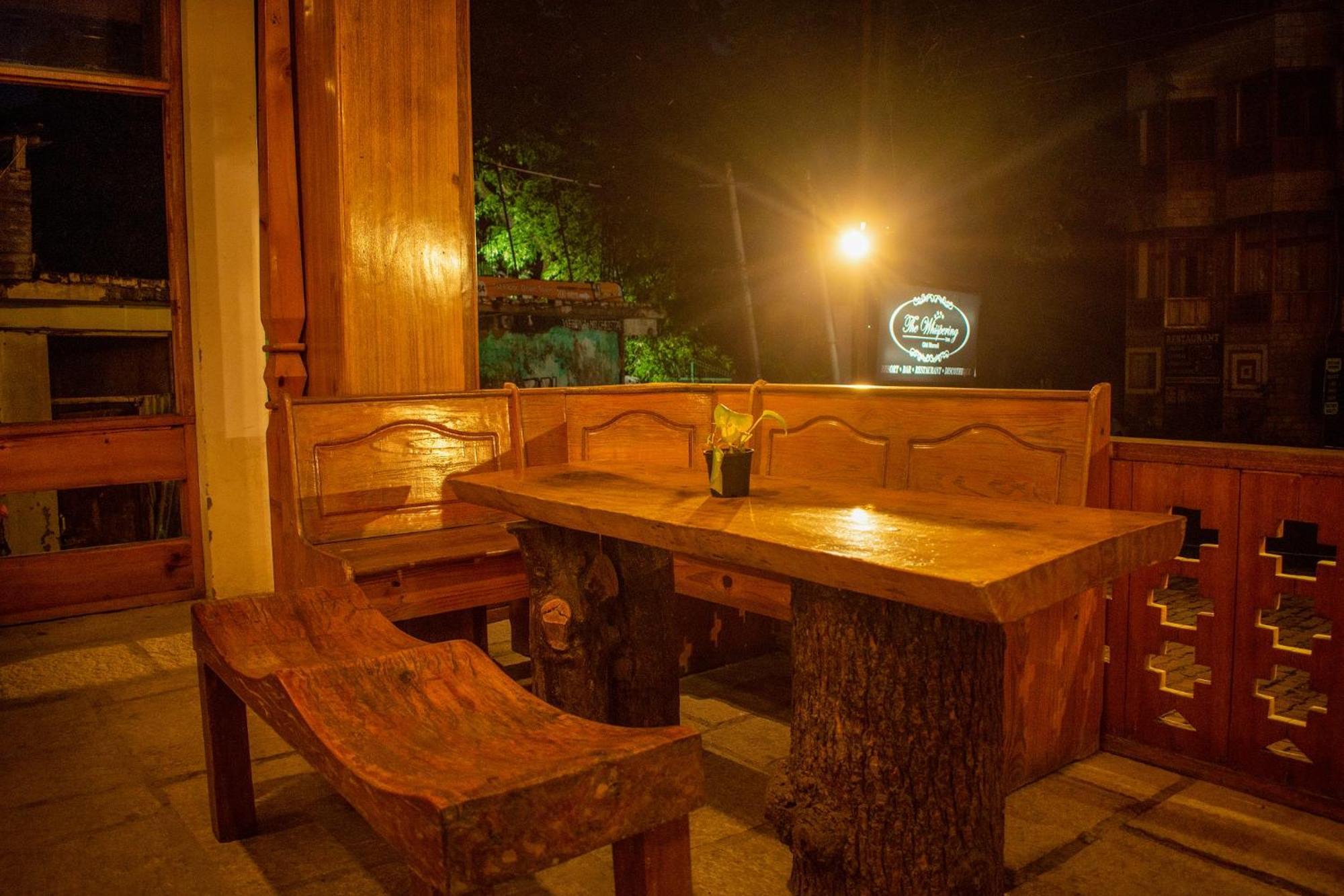 The Whispering And Bar