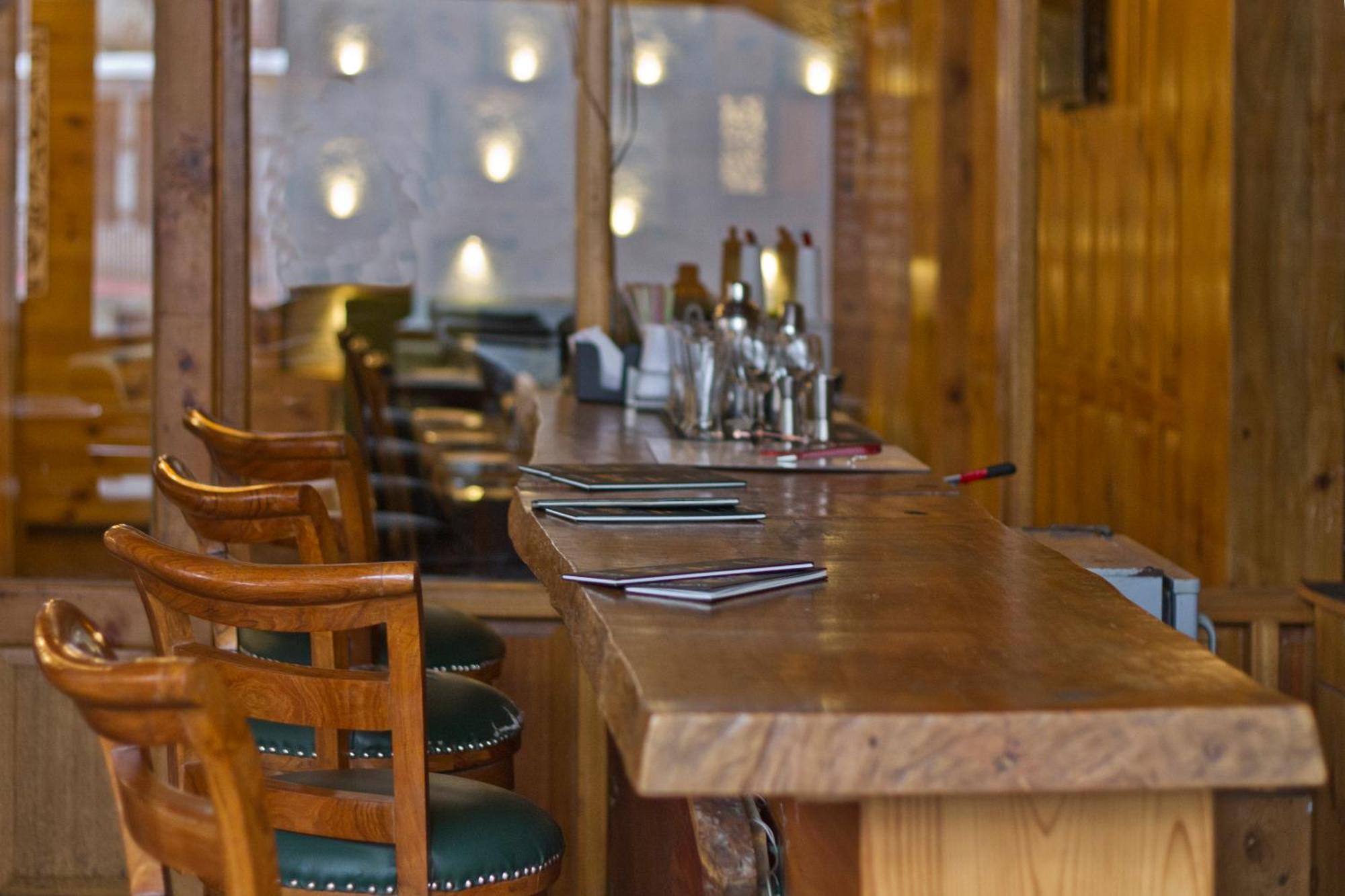 The Whispering And Bar Hotel Manali (Himachal Pradesh)
