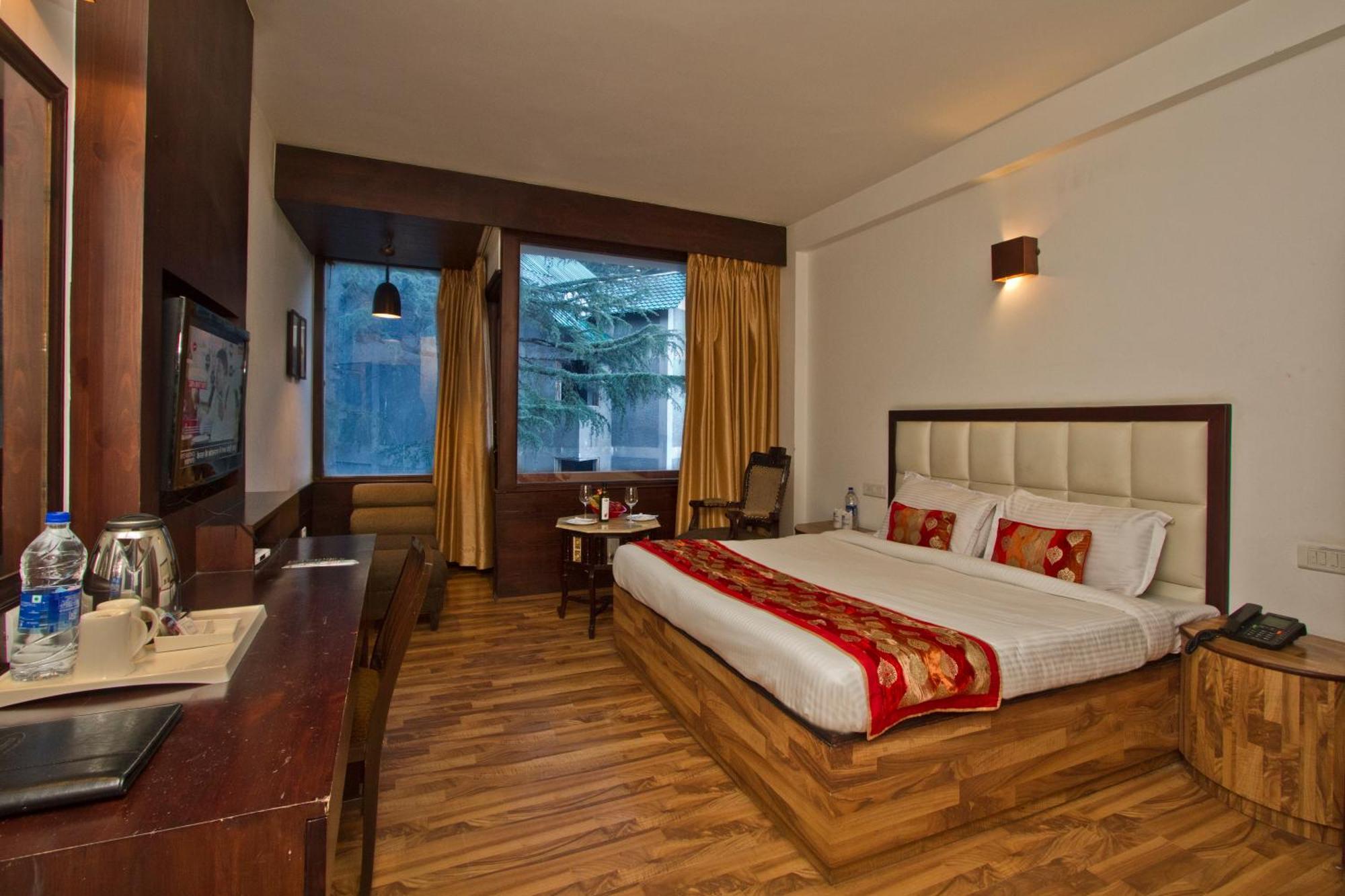 The Whispering And Bar Hotel