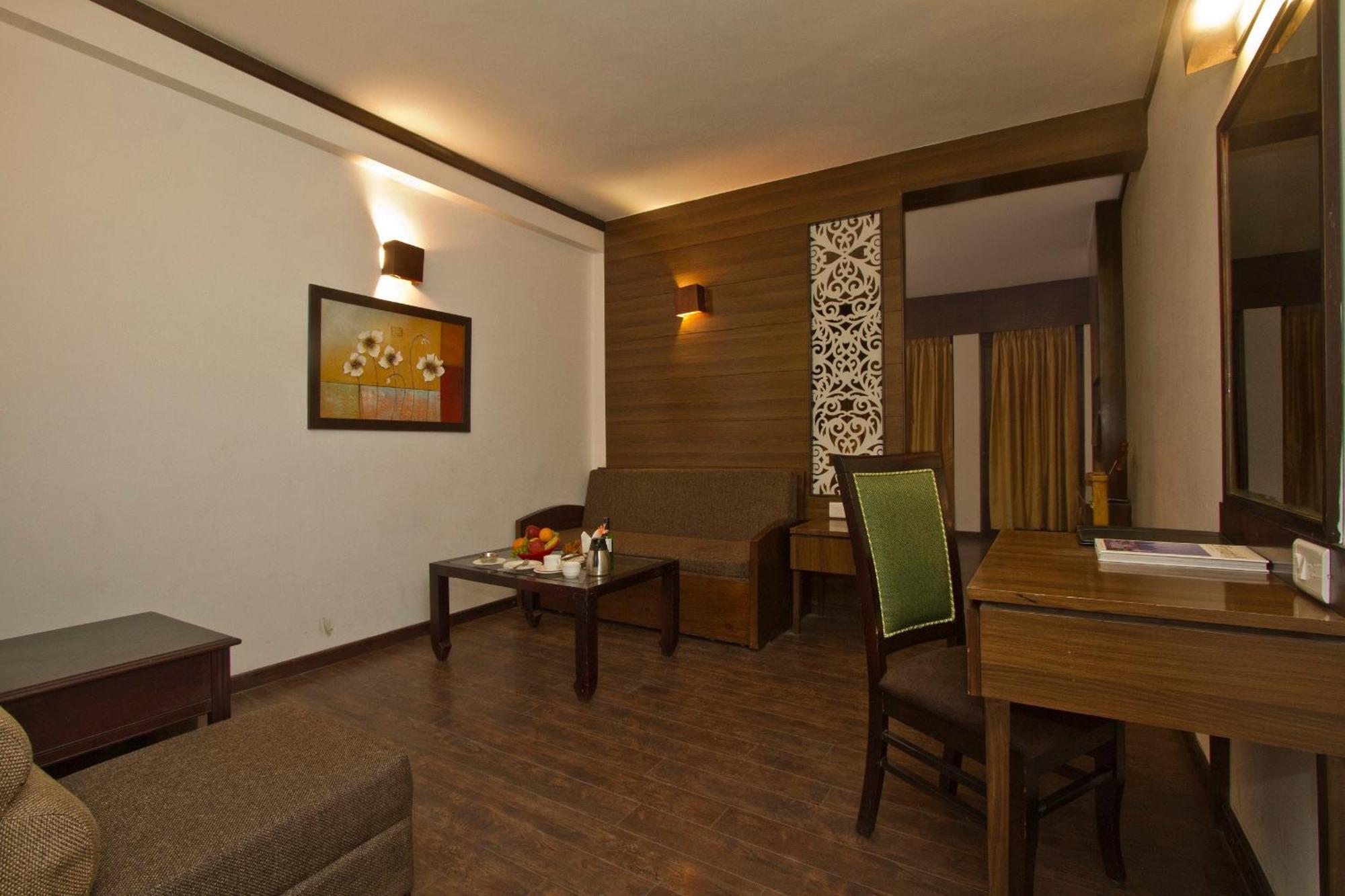 The Whispering And Bar Hotel 3*