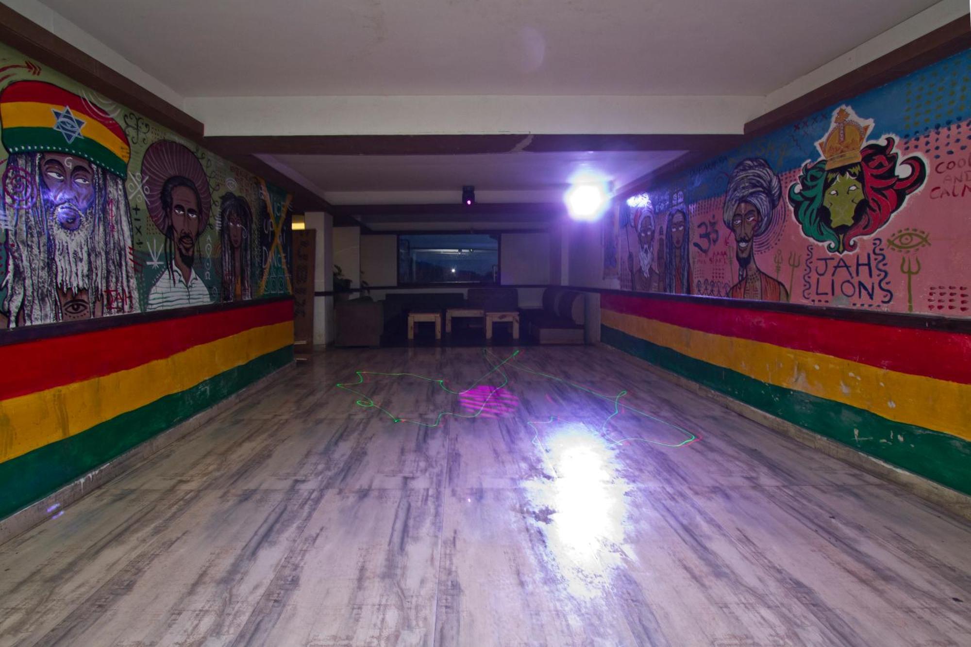 Hotel The Whispering And Bar Manali (Himachal Pradesh)