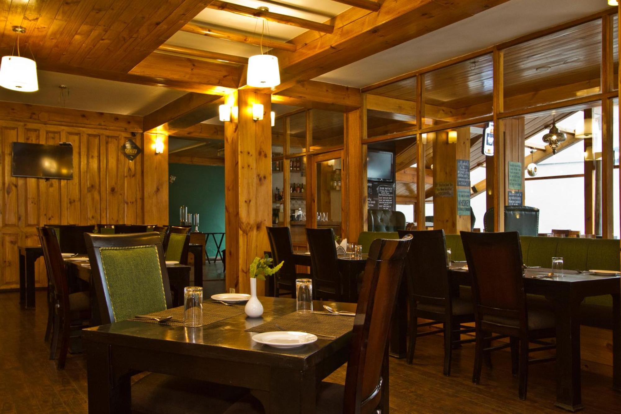 The Whispering And Bar Hotel