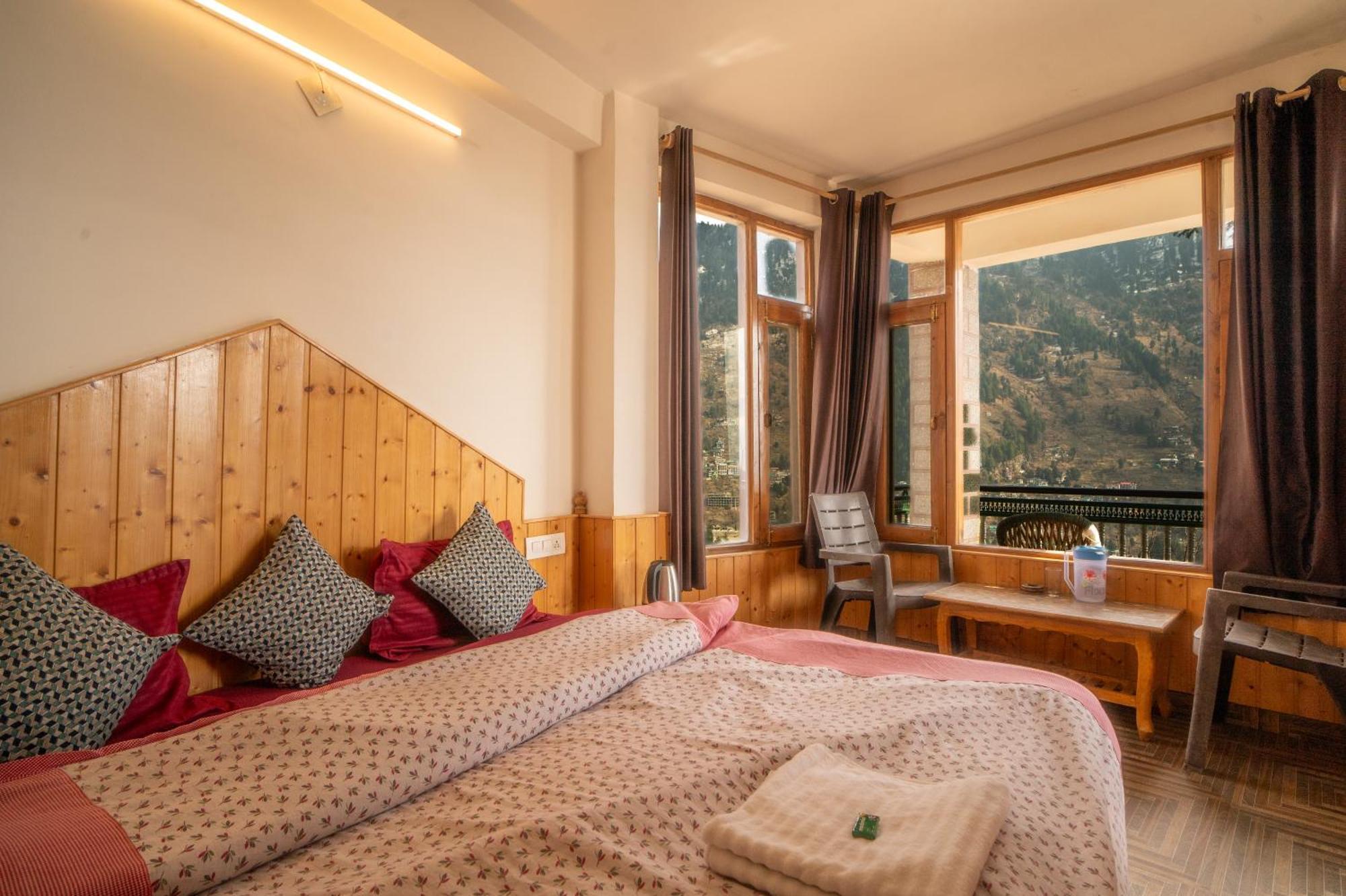 Timberwolves Lodge Manali (Himachal Pradesh)
