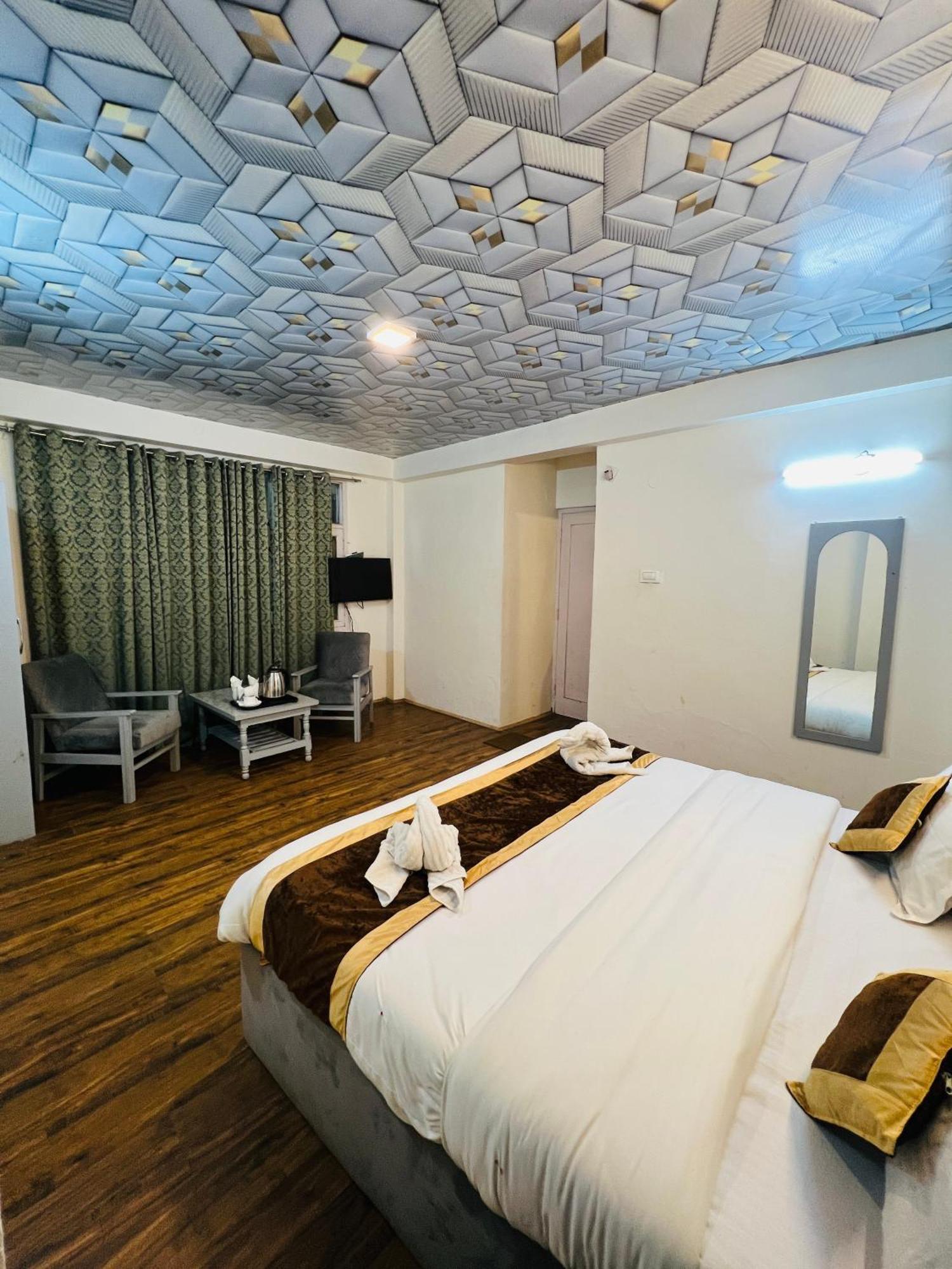 X By -#mountain View #river View #near Volvo Bus Stand # Link Way 3* Manali (Himachal Pradesh)