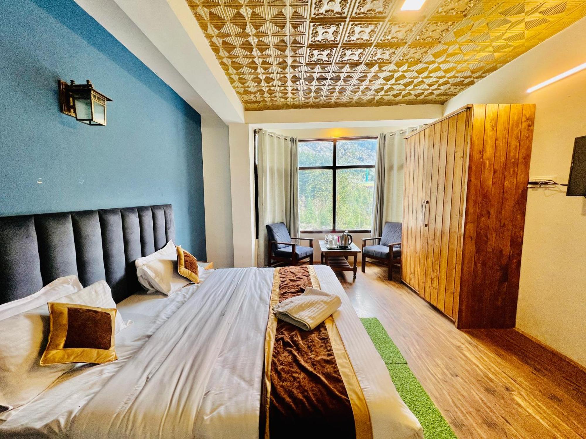 X By -#mountain View #river View #near Volvo Bus Stand # Link Way Hotel 3*