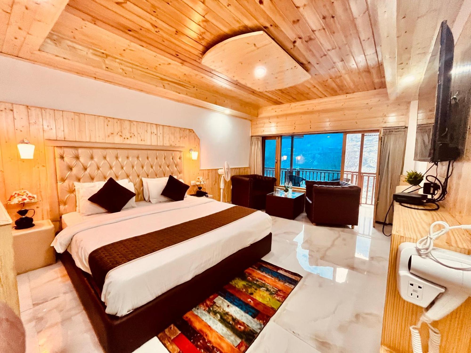 Sita Vashisht, 4*