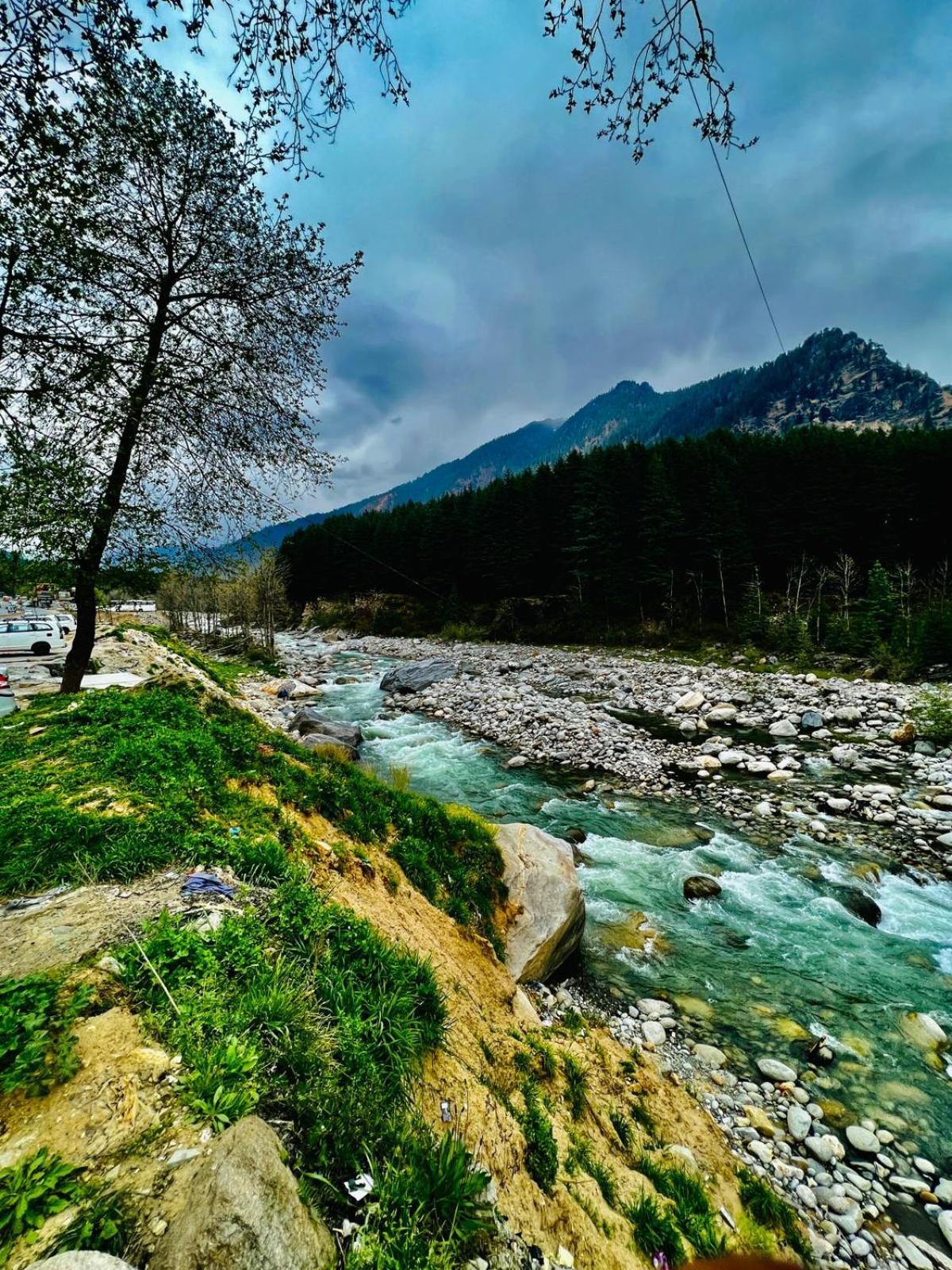 X By -#mountain View #river View #near Volvo Bus Stand # Link Way 3* Manali (Himachal Pradesh)