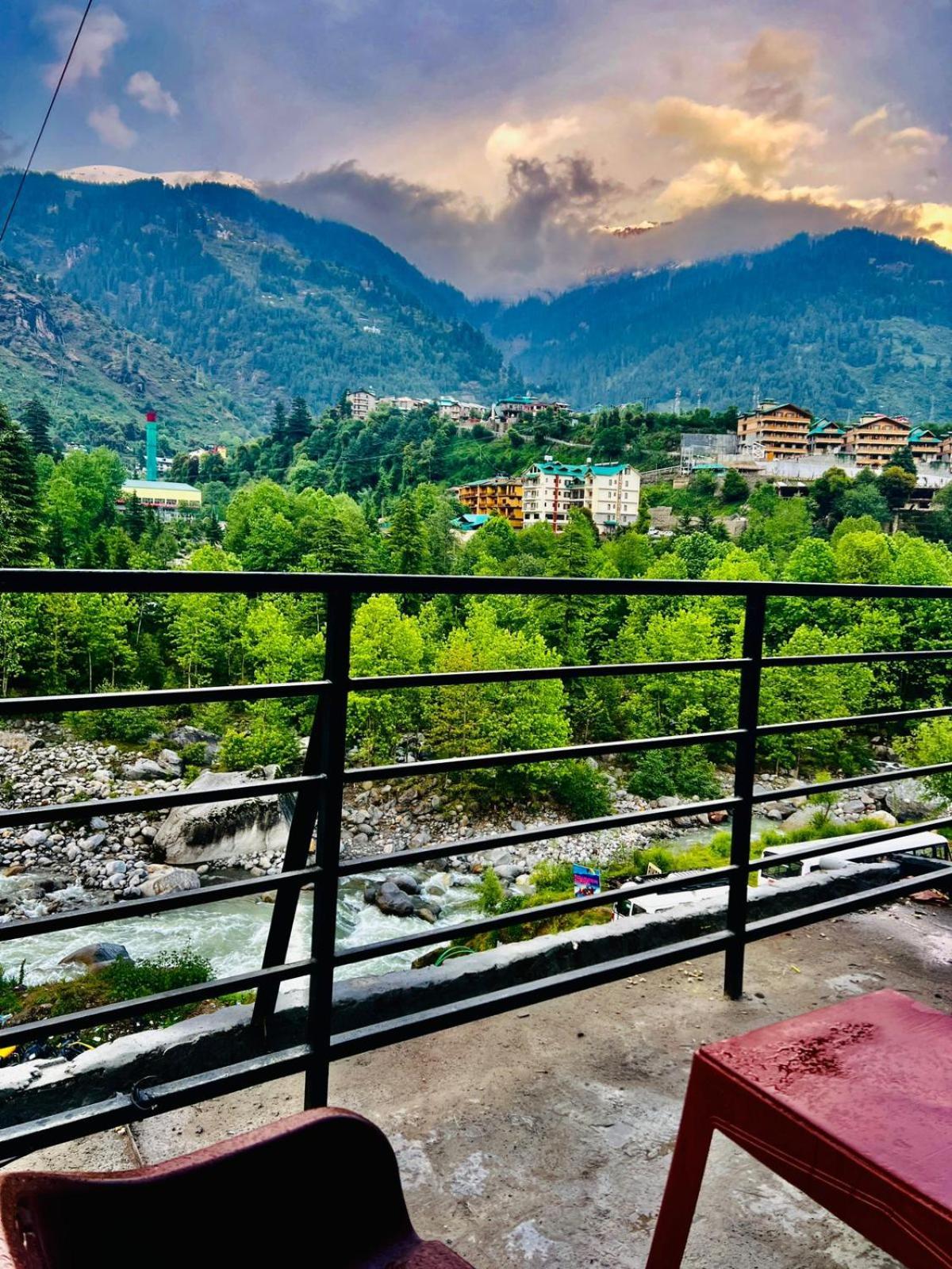 Hotel X By -#mountain View #river View #near Volvo Bus Stand # Link Way