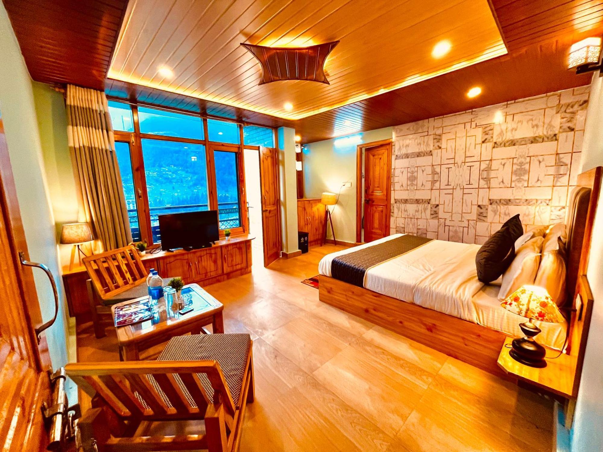Hotel The Sana Luxury Stay, Manali (Himachal Pradesh)
