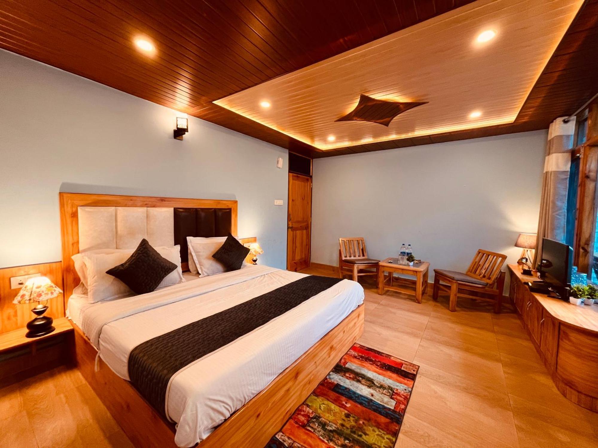 Hotel The Sana Luxury Stay, Manali (Himachal Pradesh)