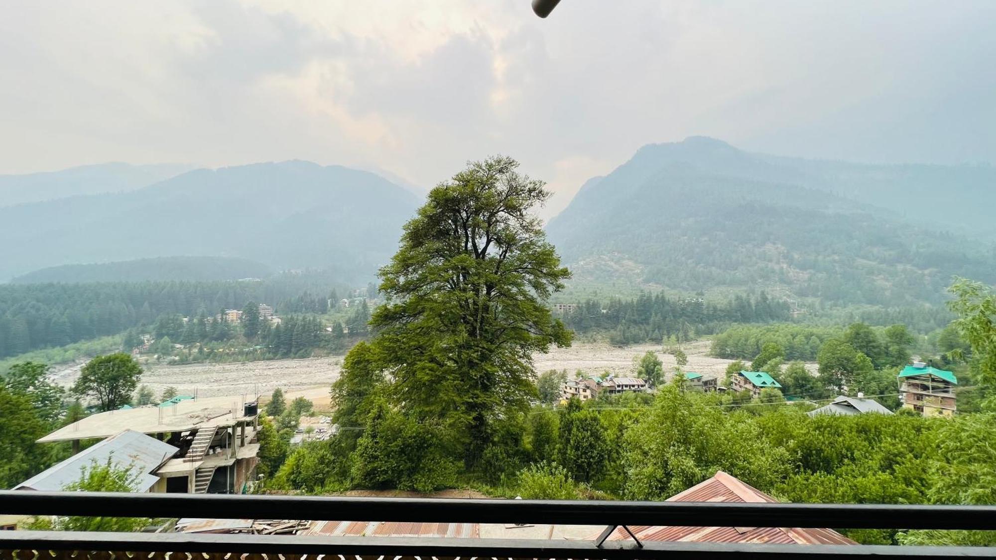 Hotel The Sana Luxury Stay, Manali (Himachal Pradesh)