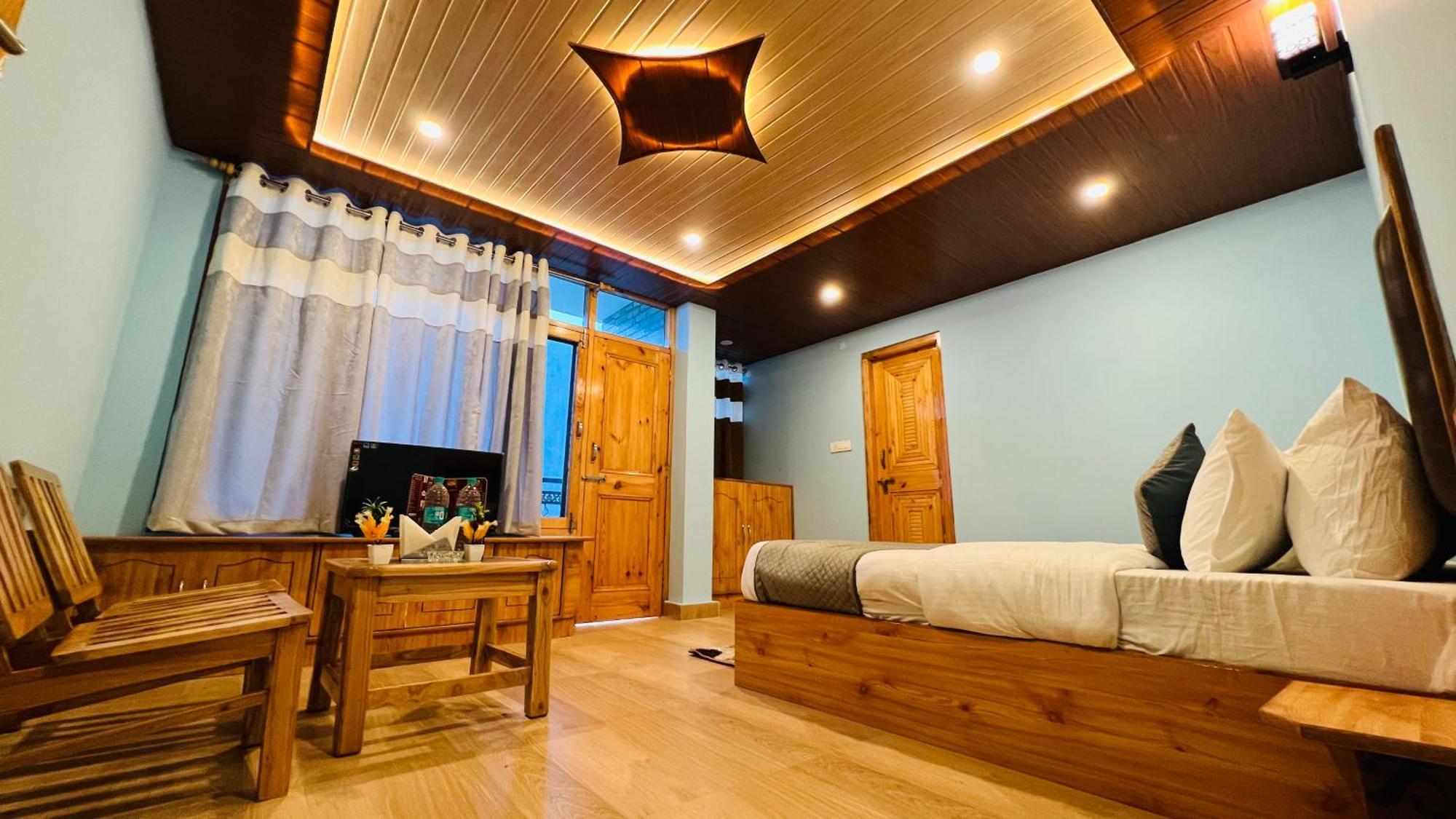 Hotel The Sana Luxury Stay, 3*