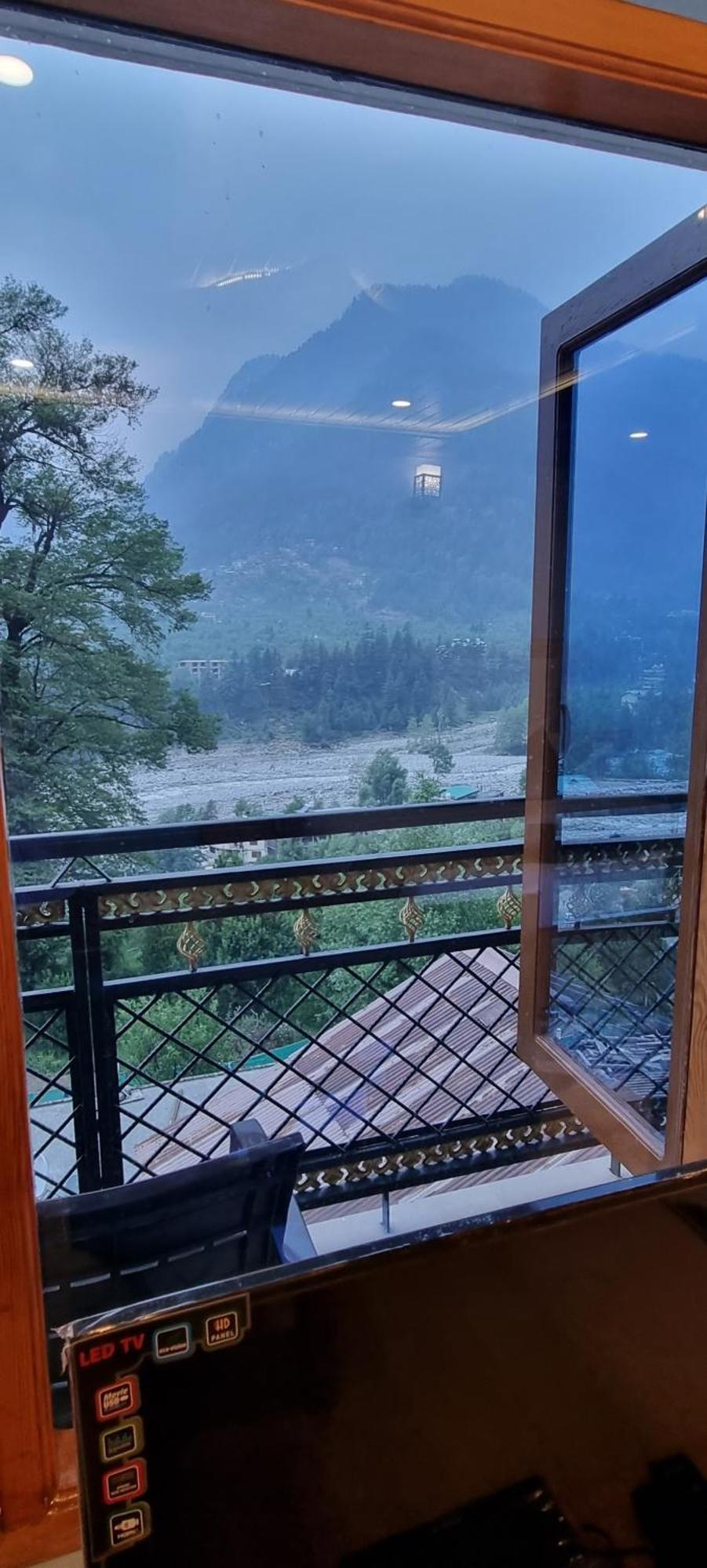 The Sana Luxury Stay, Manali (Himachal Pradesh)
