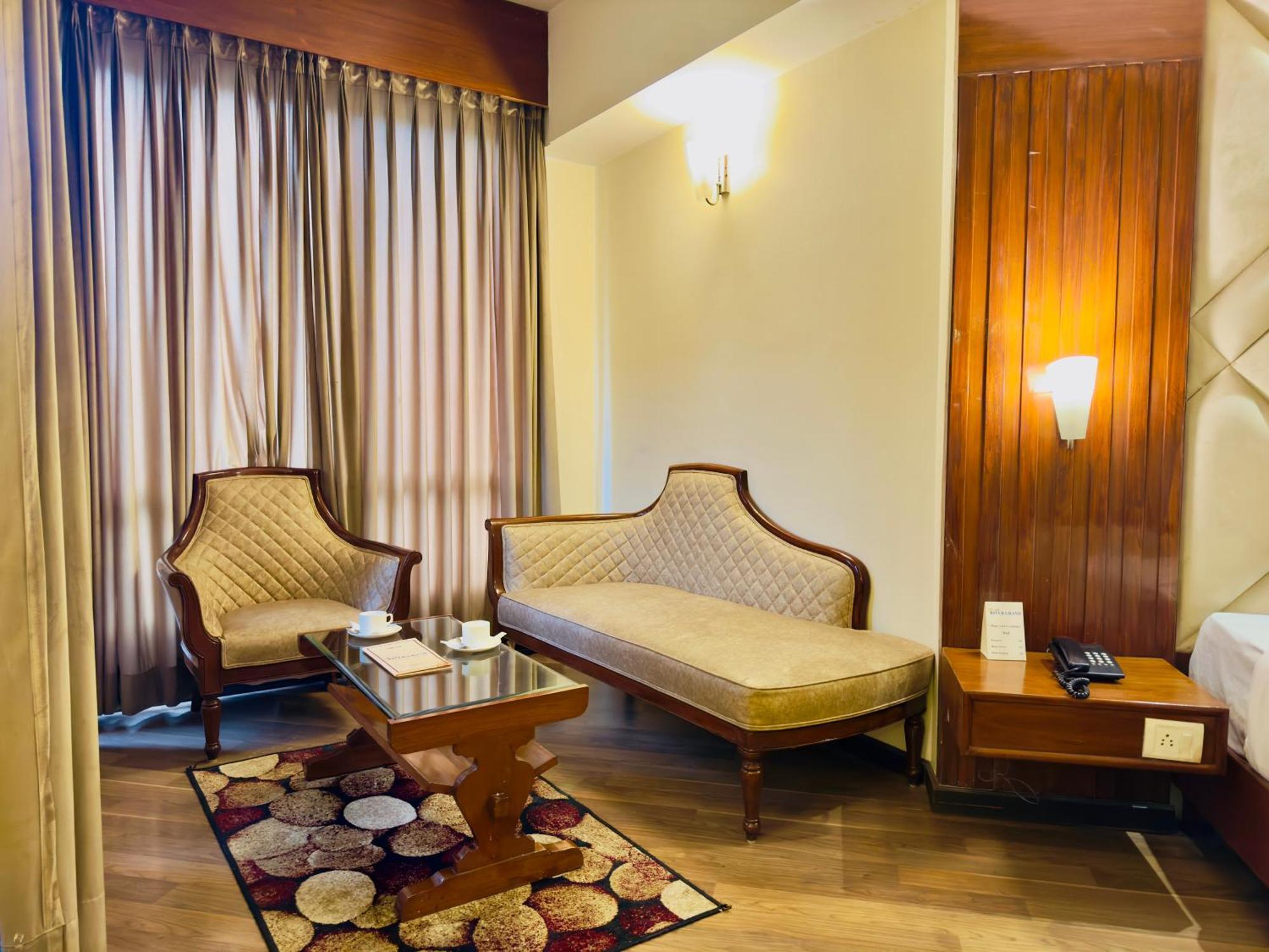 River Grand View And - A River Side 4*
