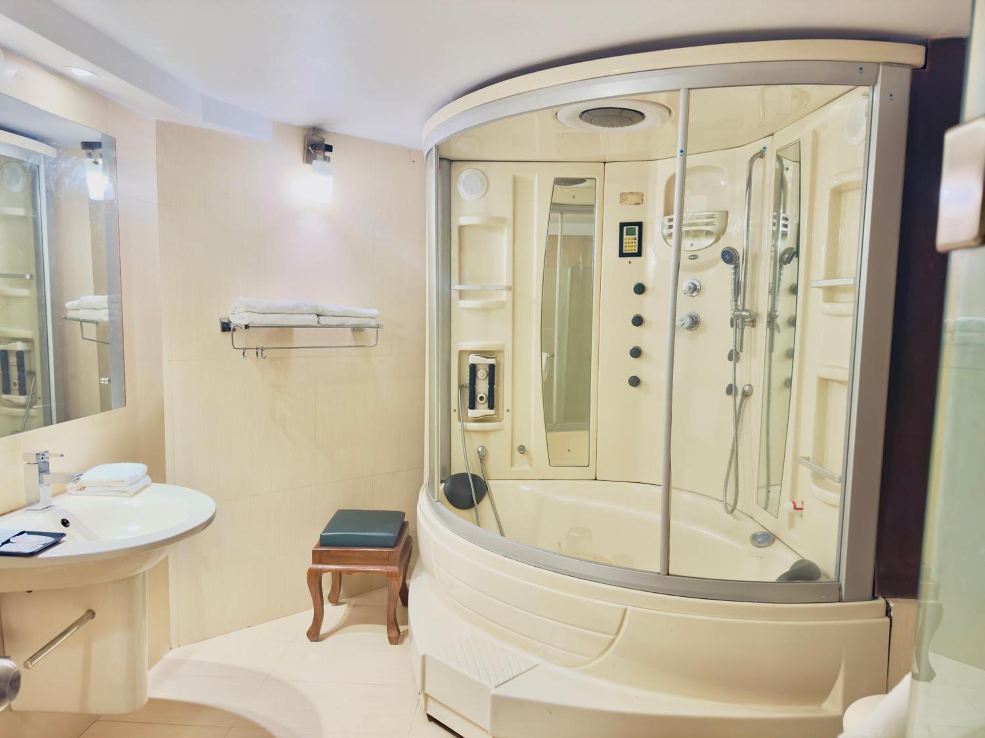 River Grand View And - A River Side Hotel 4*