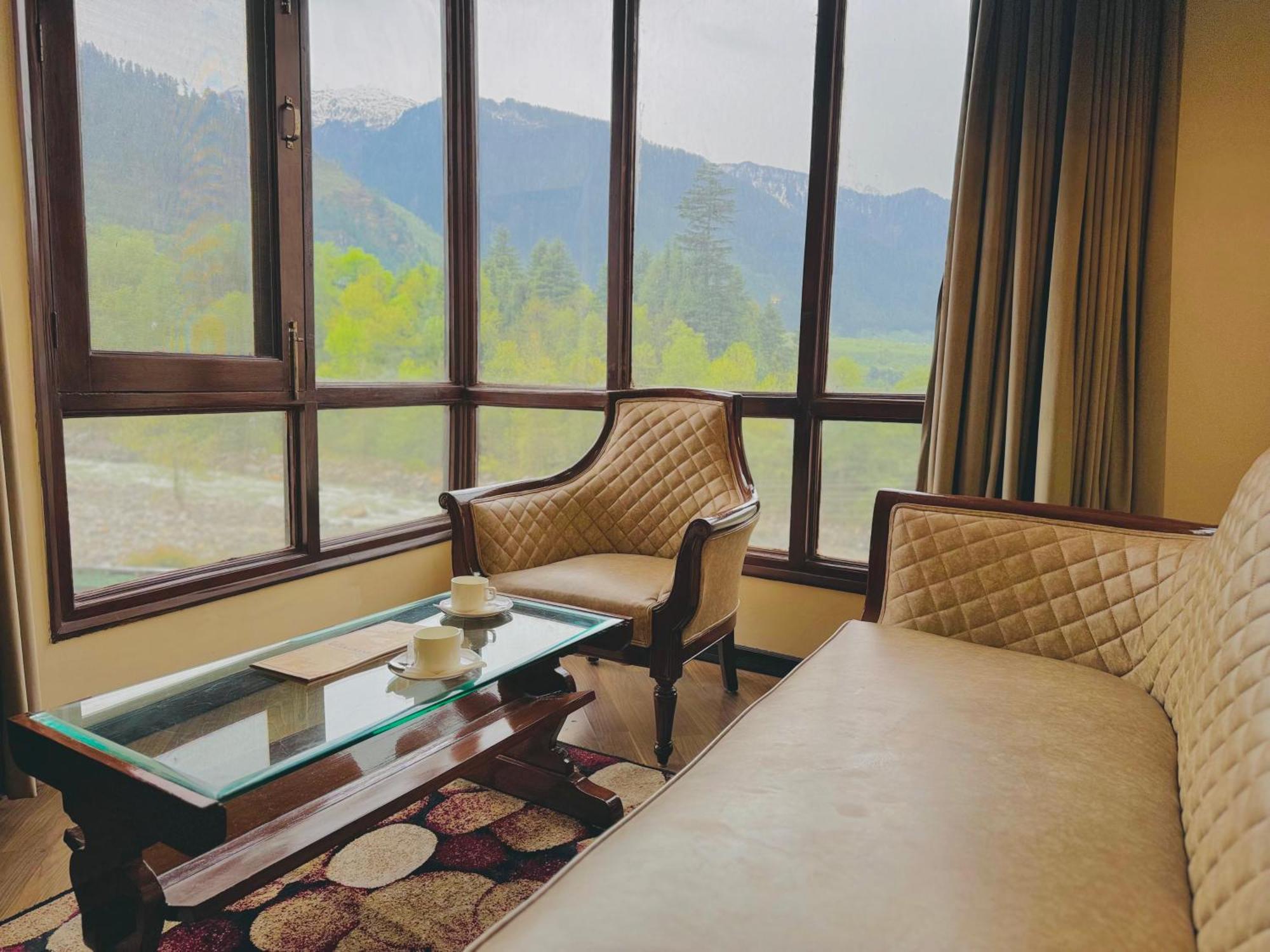 River Grand View And - A River Side 4*
